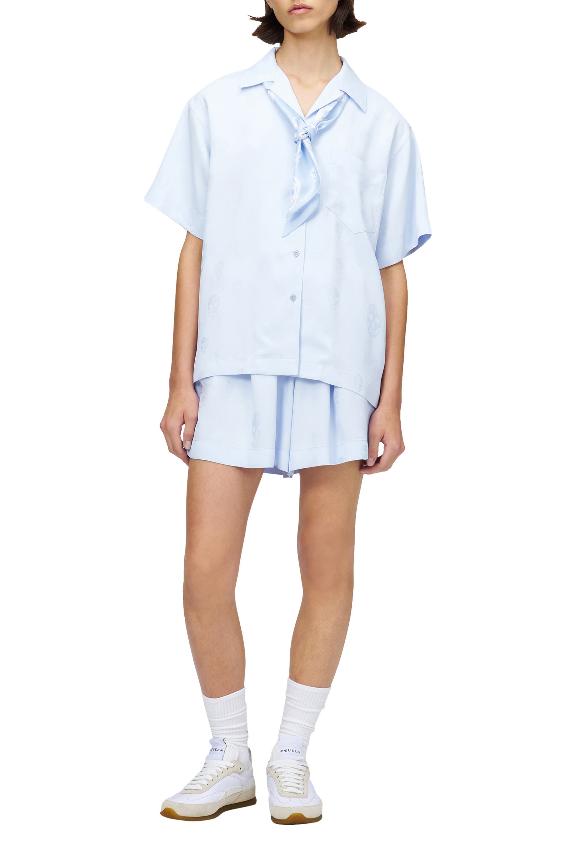 وشاح بنقشة جماجم