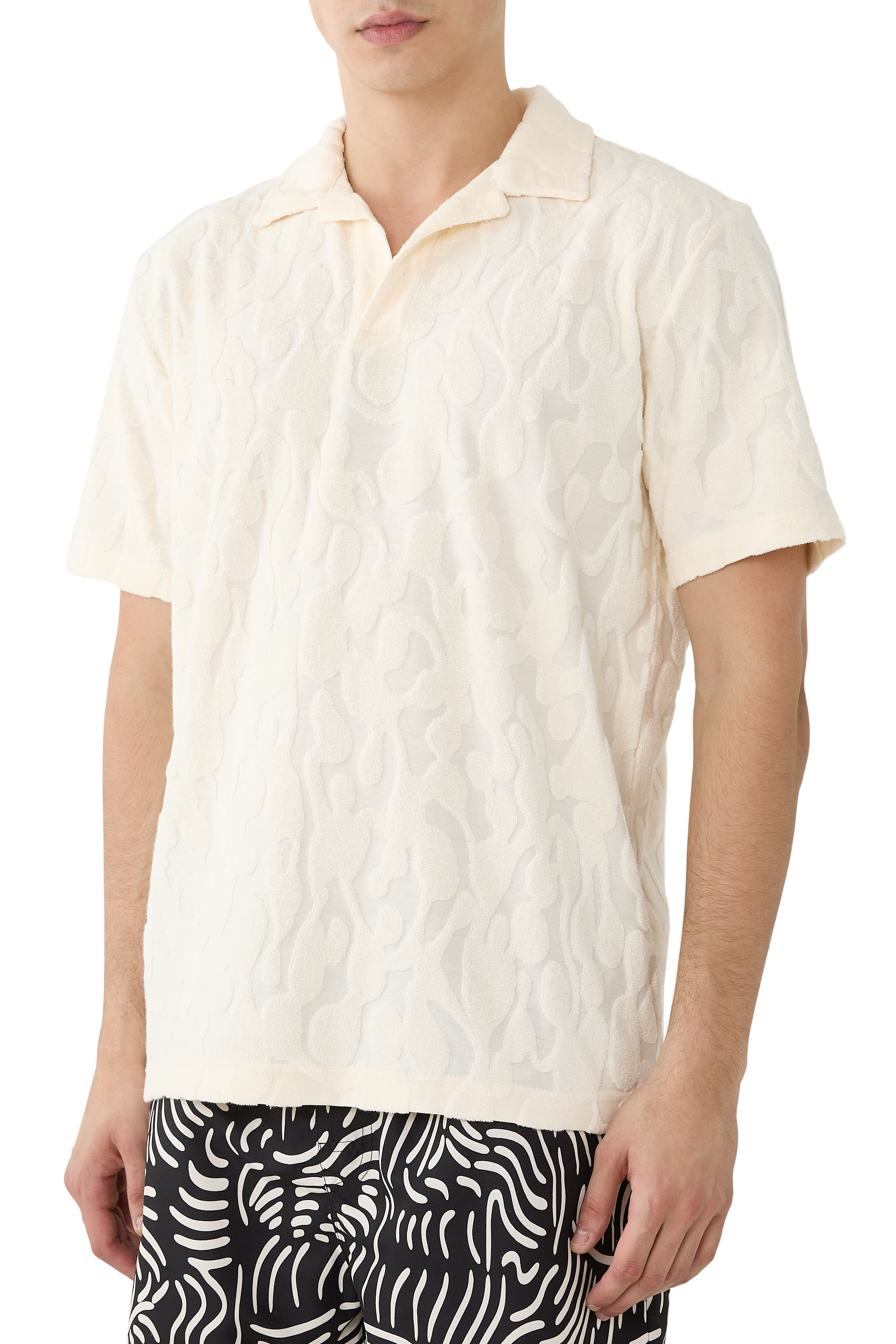 قميص بولو بجيب على الصدر