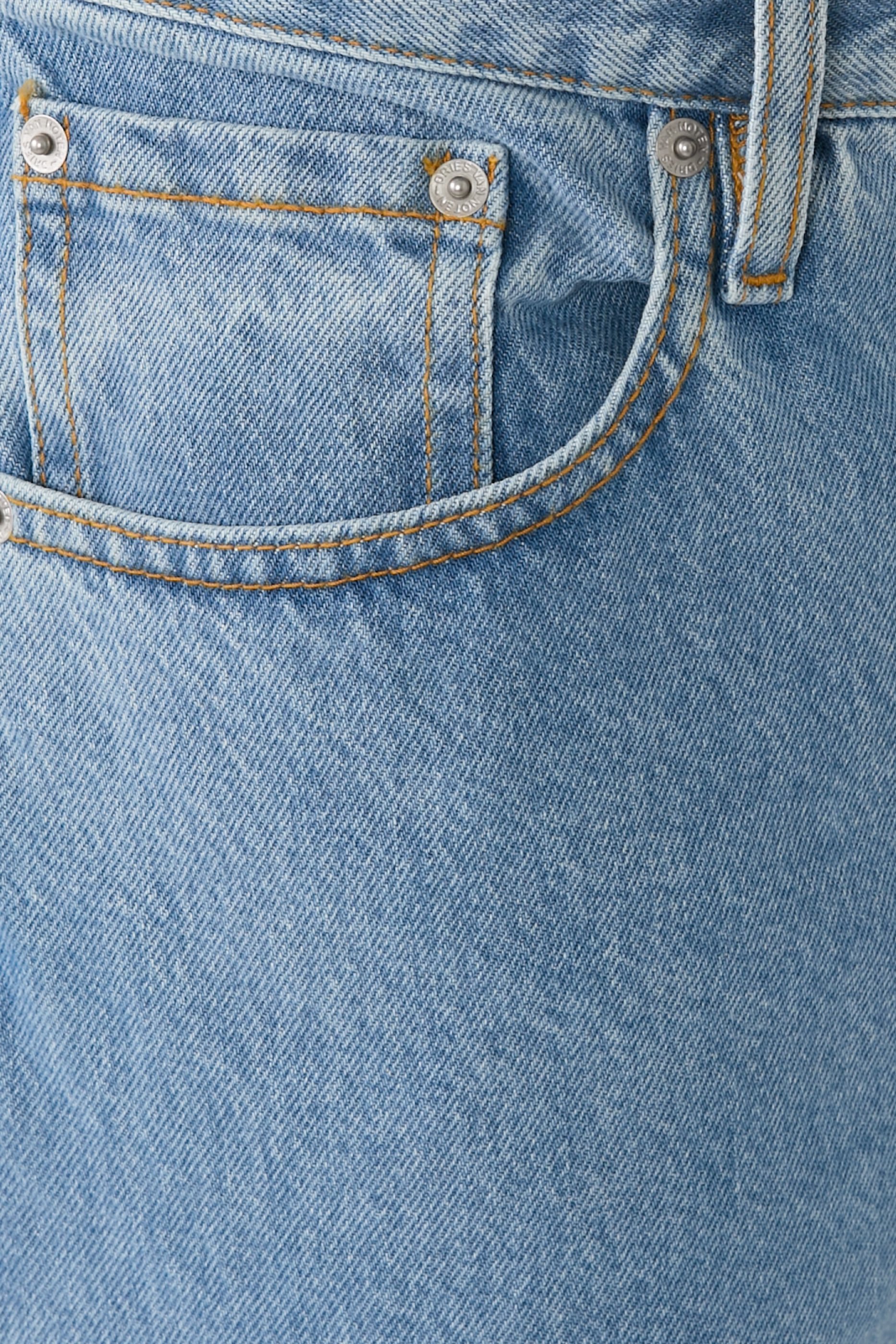 بناطل جينز بقصة فضفاضة