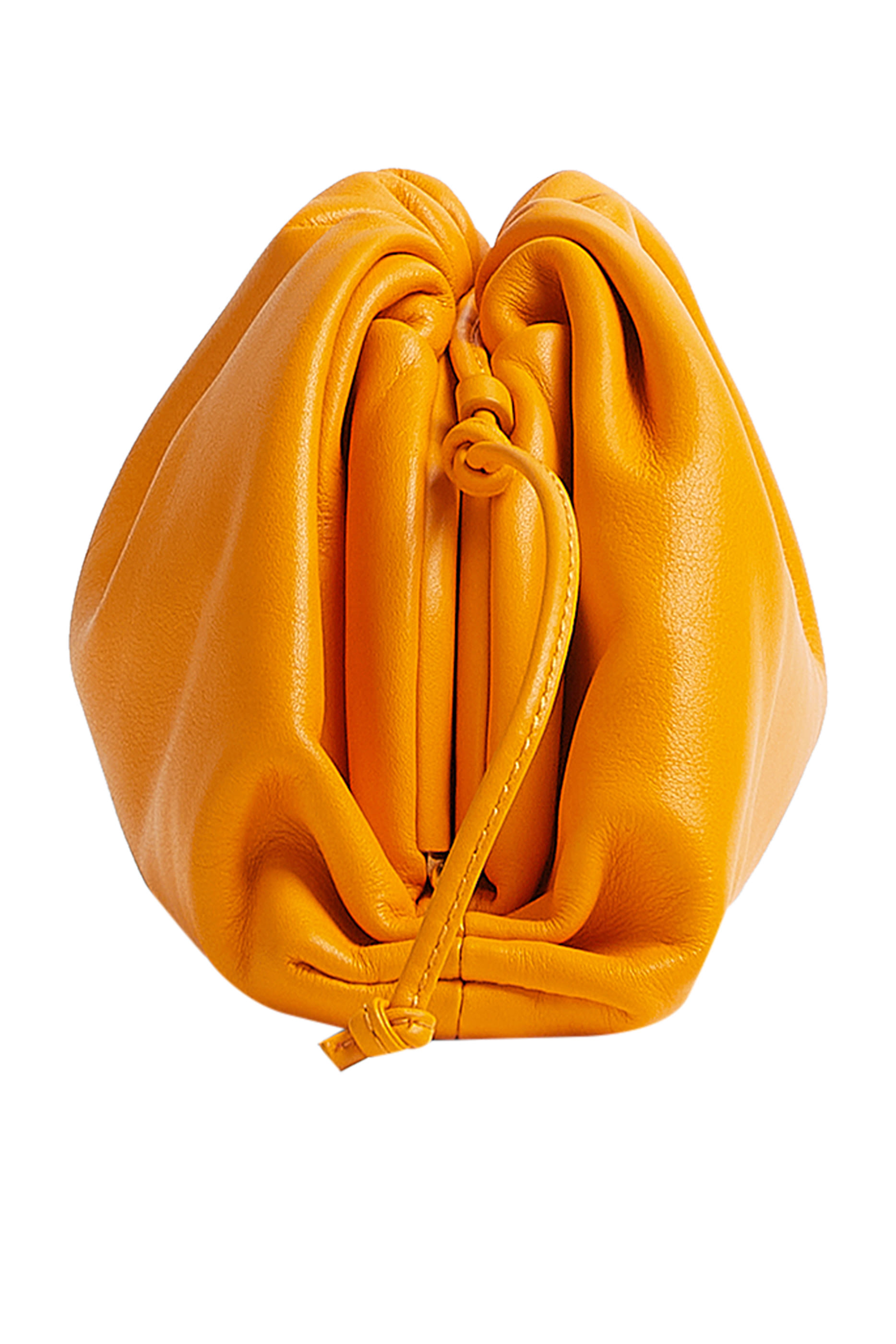 حقيبة صغيرة جلد