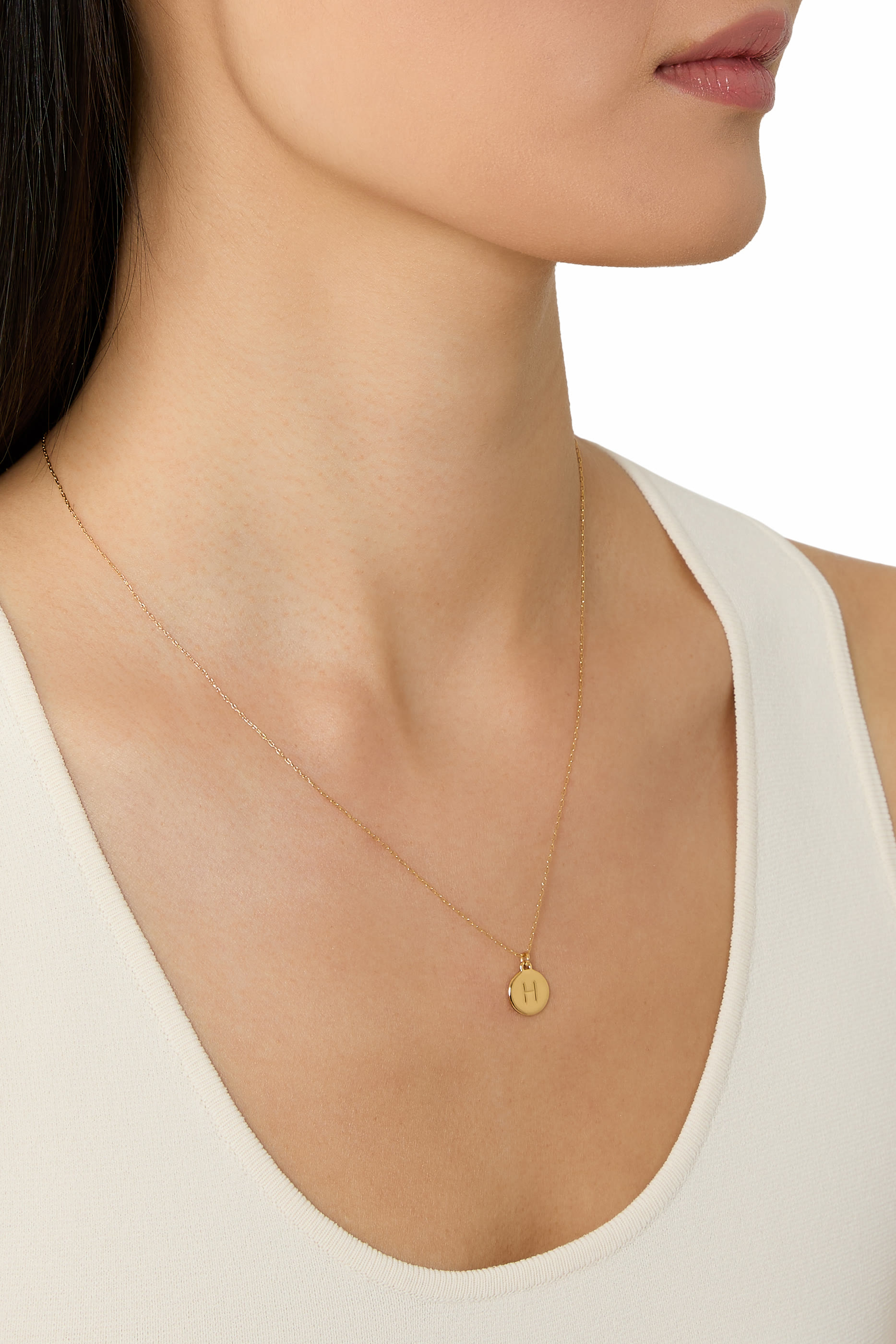 قلادة بدلاية صغيرة بنقشة حرف H