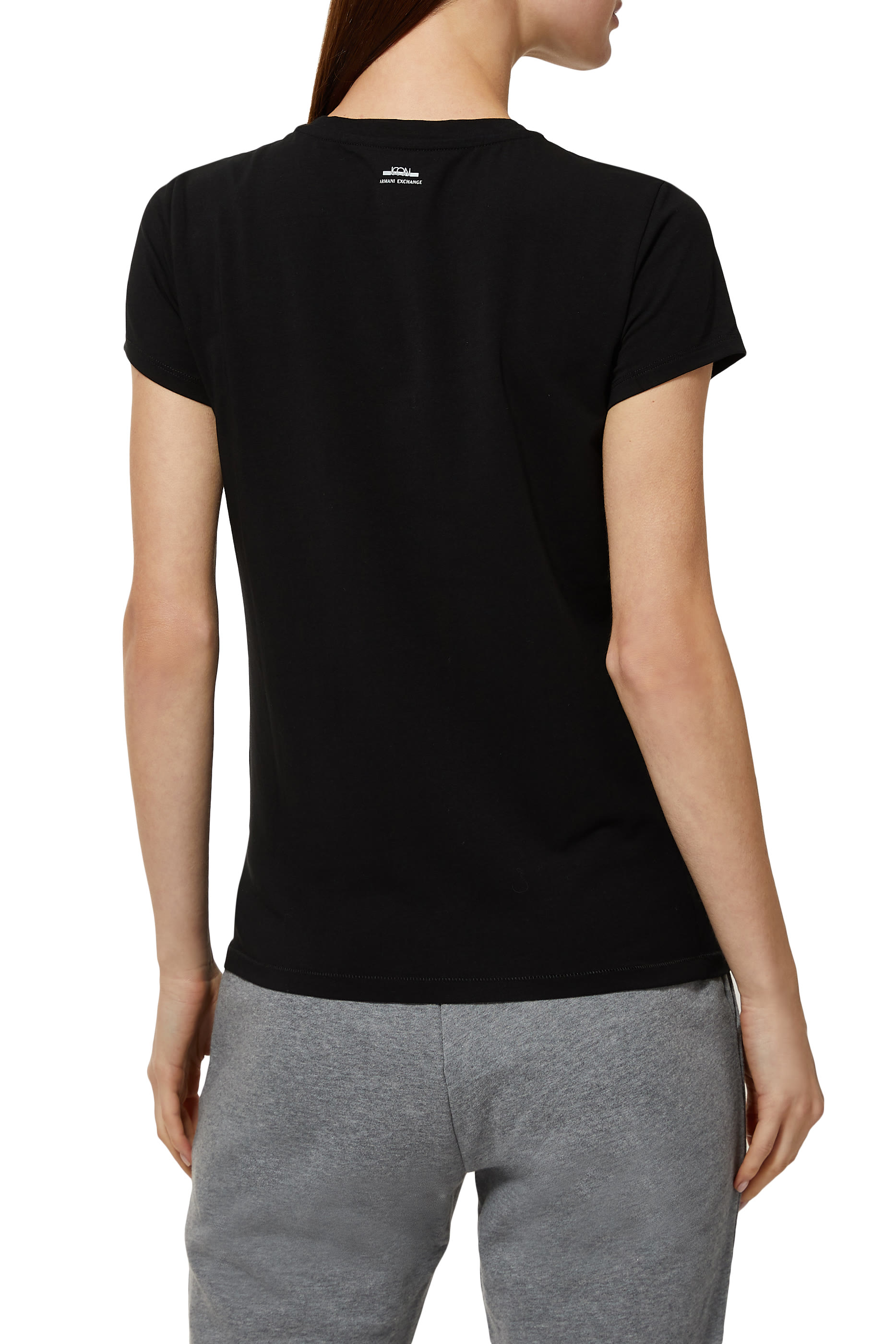 تي شيرت بشعار الماركة بتصميم دائري