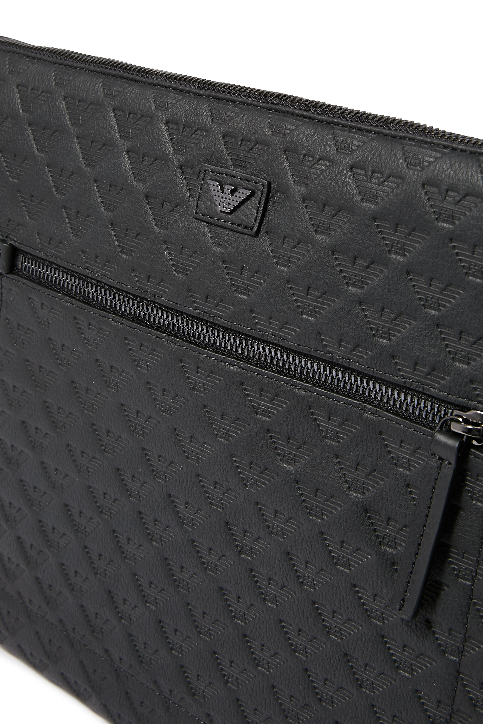 حقيبة صغيرة بنقشة شعار الماركة