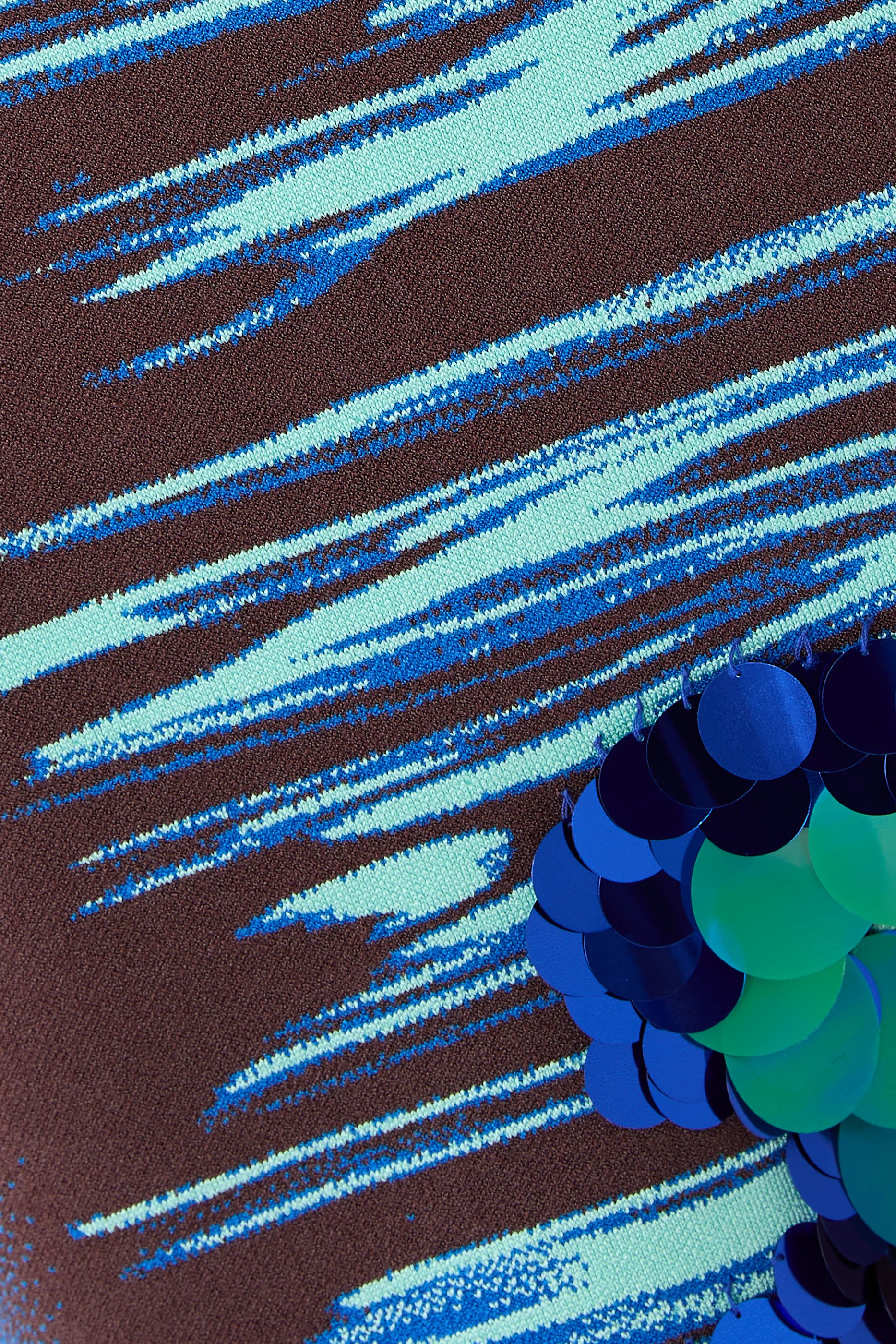 تنورة كاسي قصيرة بحافة مموجة