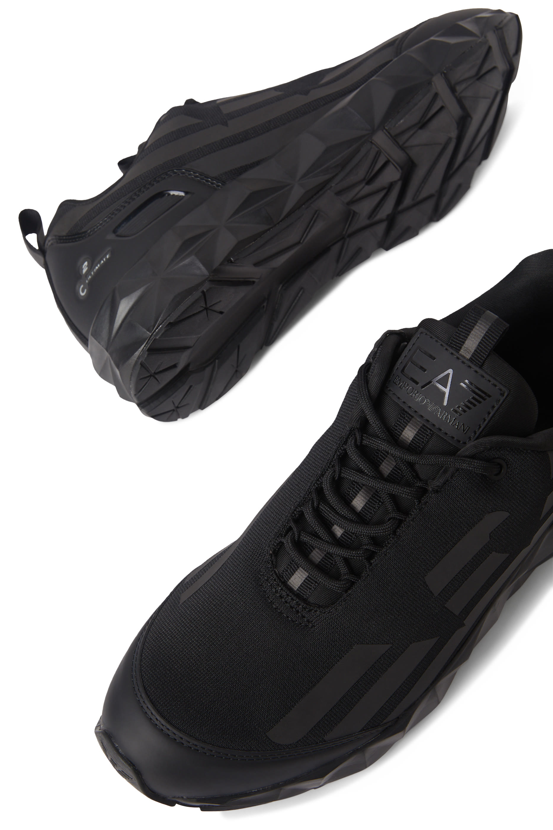 سنيكرز التيميت سي 2 كومبات بشعار الماركة