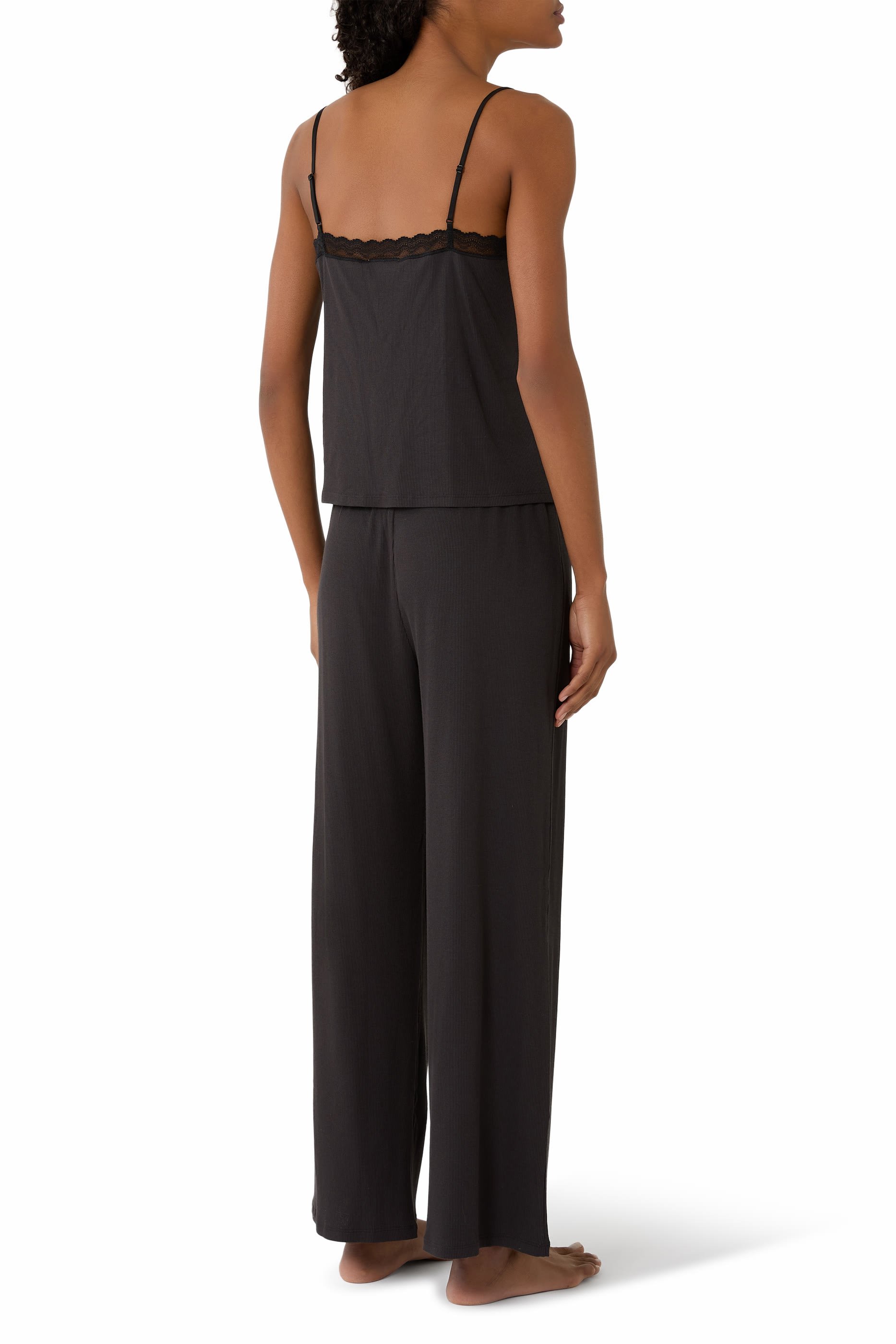 طقم بيجامة كامي مضلع بتفاصيل دانتيل جيرسيه