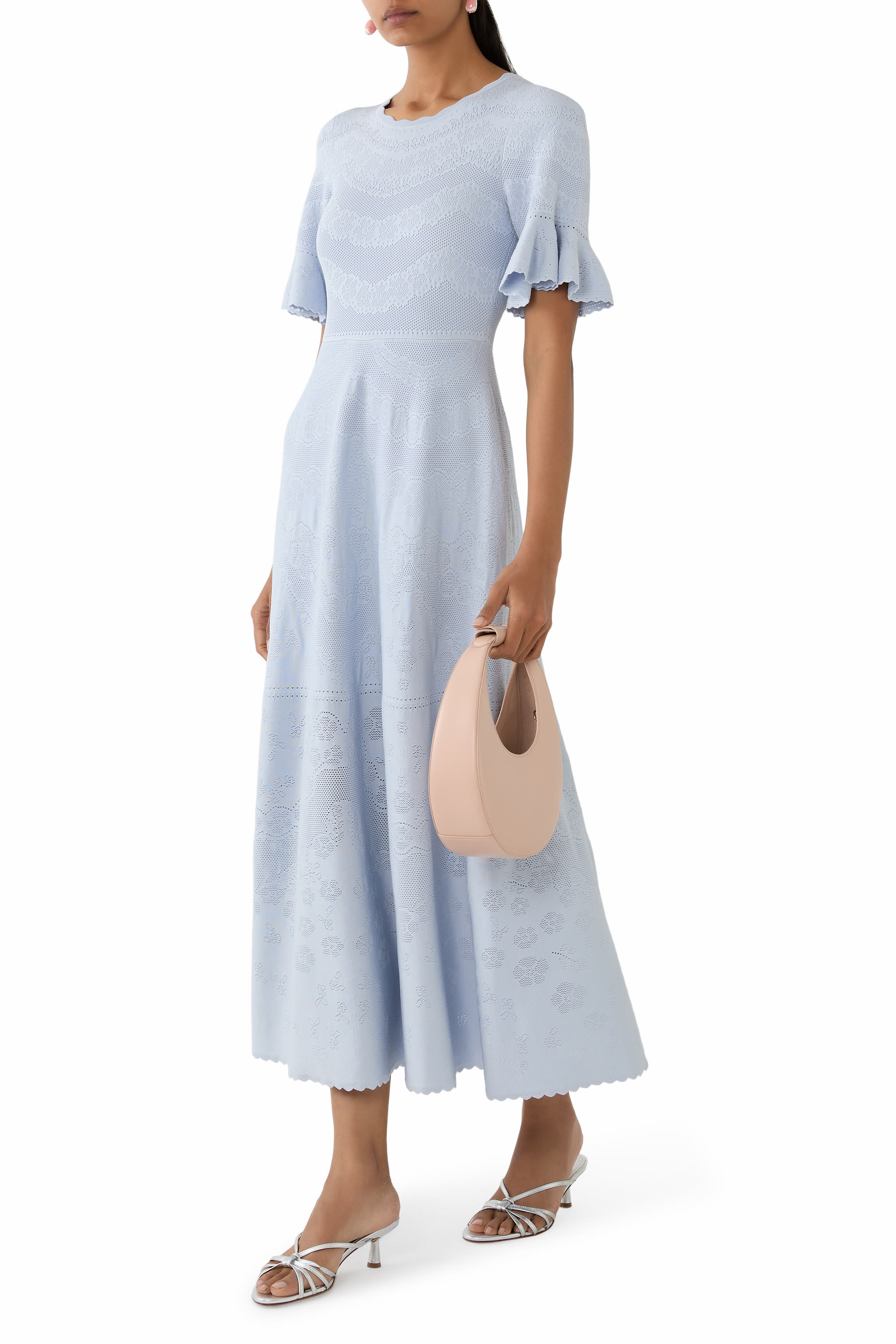 فستان سهرة منسوج بحواف صدفية من دانتيل وبونتيل 