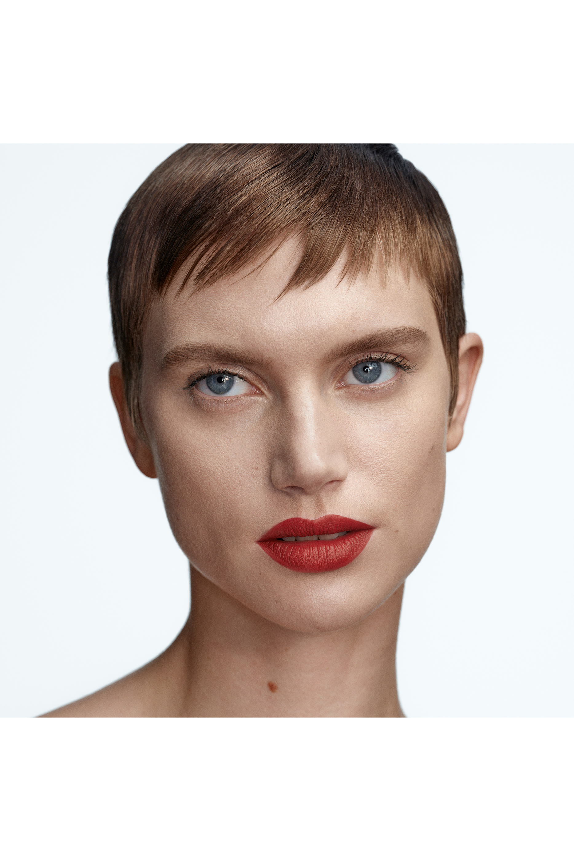 أحمر شفاه غير لامع