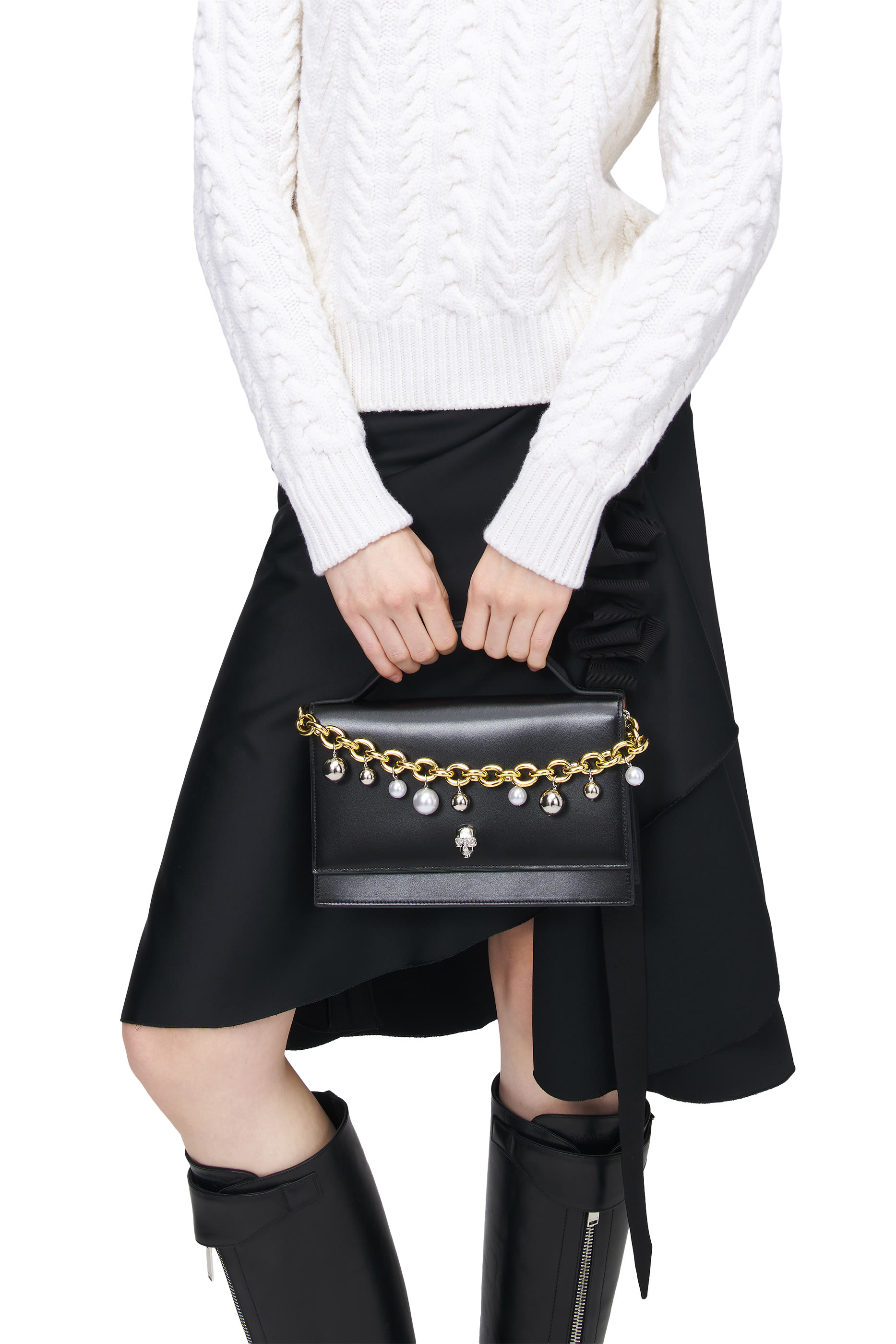 حقيبة بحلية جمجمة