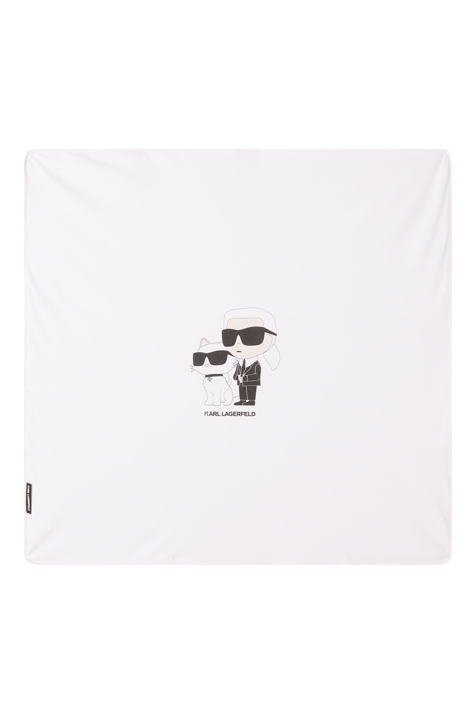 بطانية بشعار الماركة للأطفال