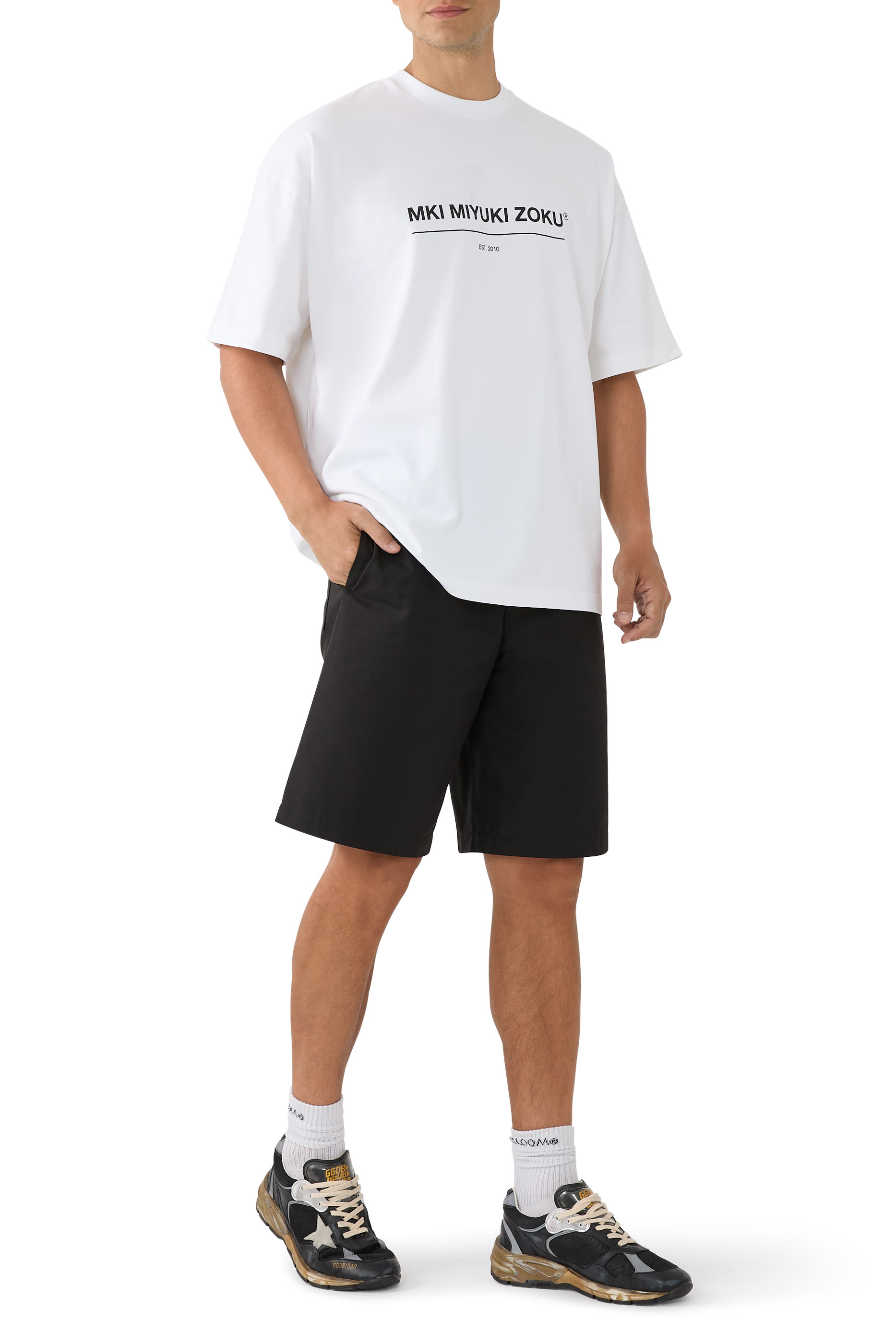 تيشيرت بشعار الماركة خطي  