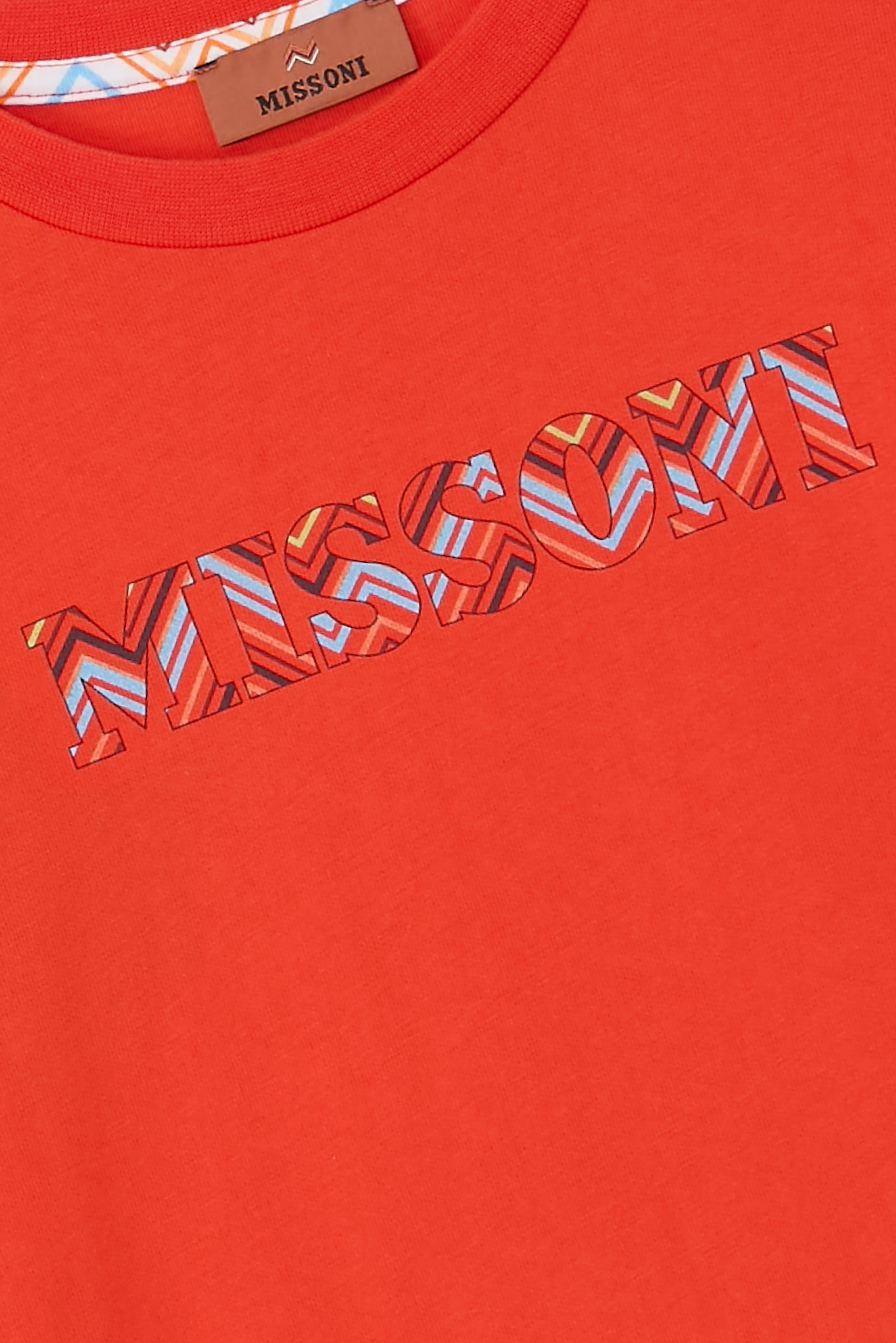 تيشيرت بطبعة شعار الماركة للأطفال