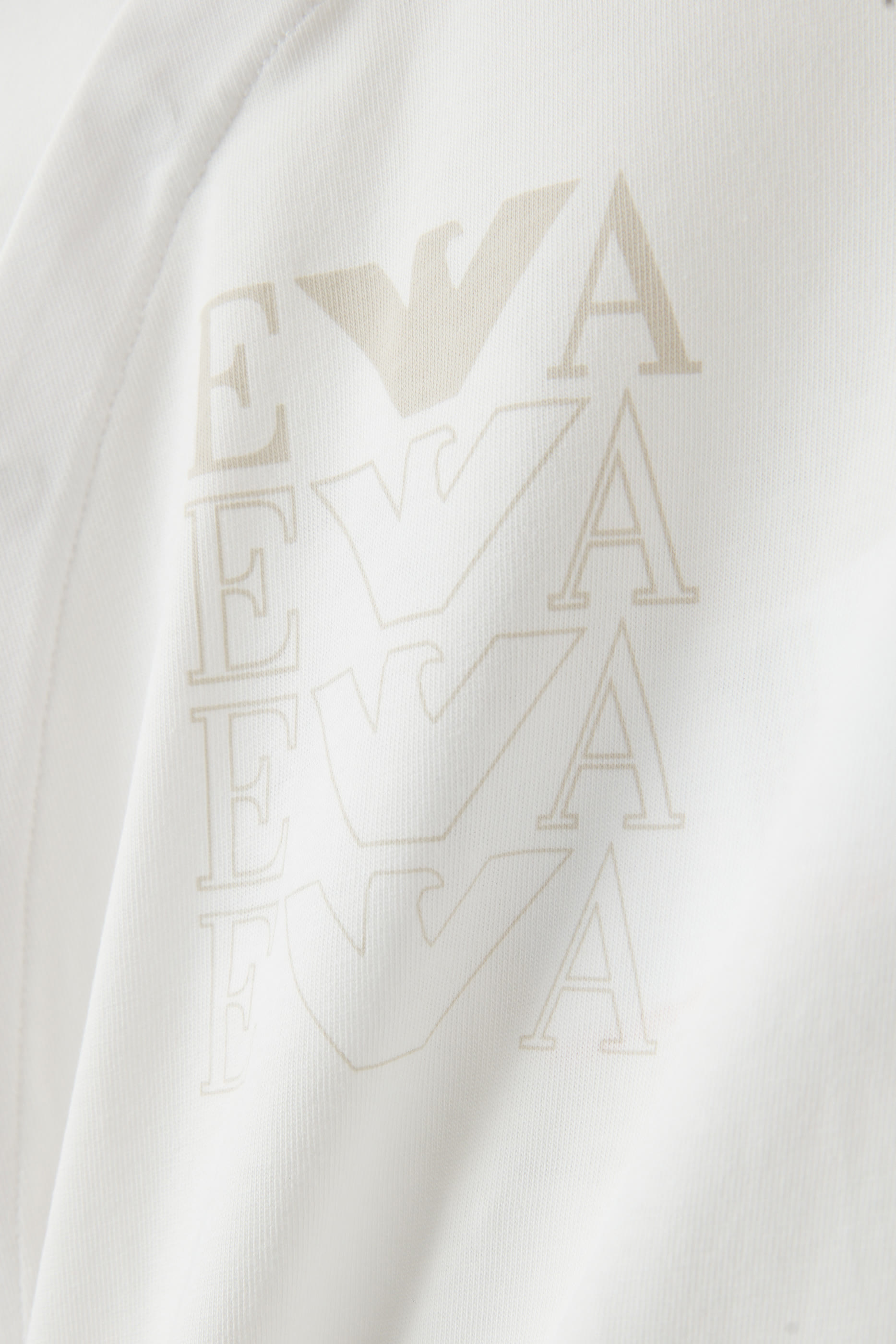 جمبسوت بشعار الماركة للأطفال