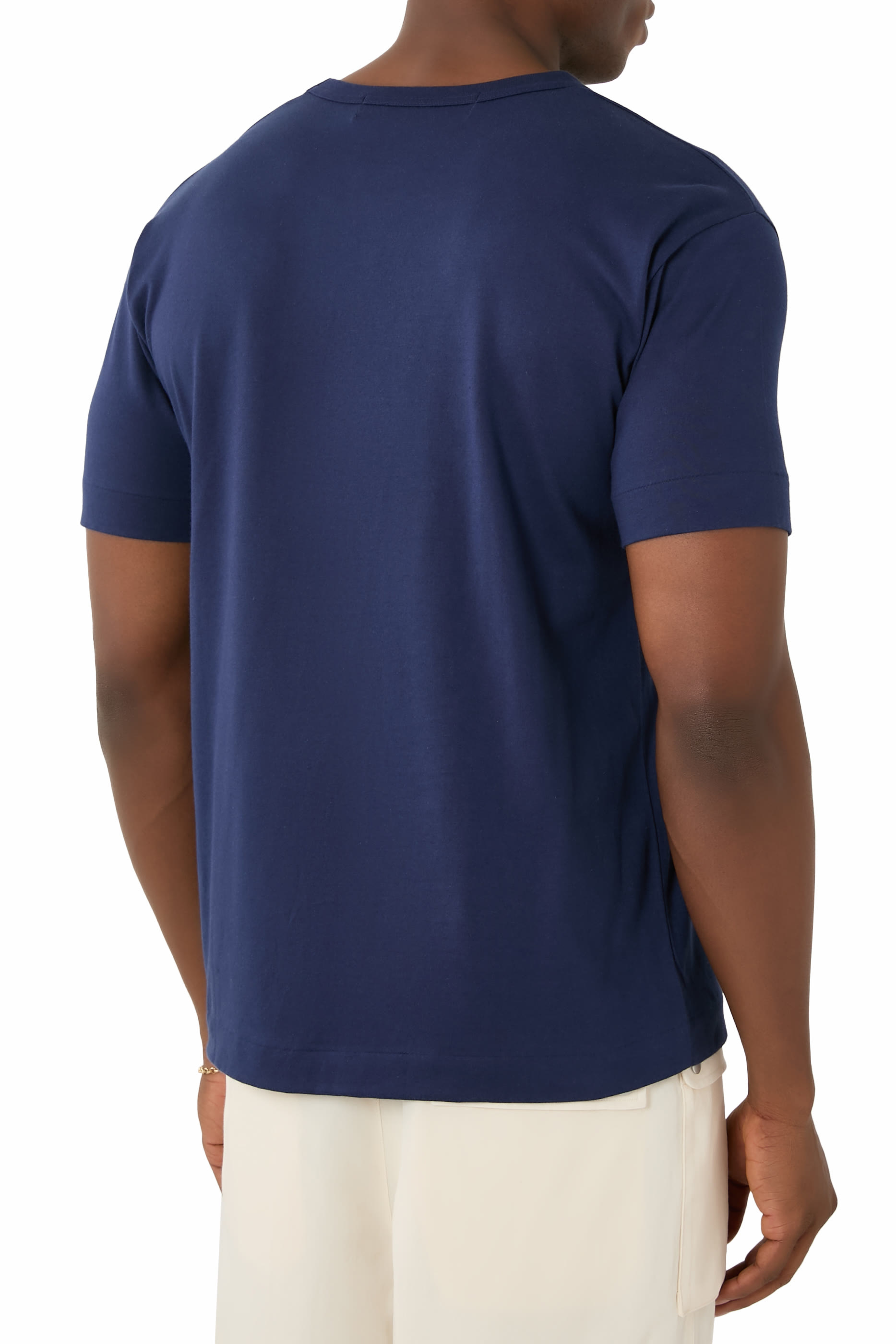 تيشيرت أساسي بشعار الماركة