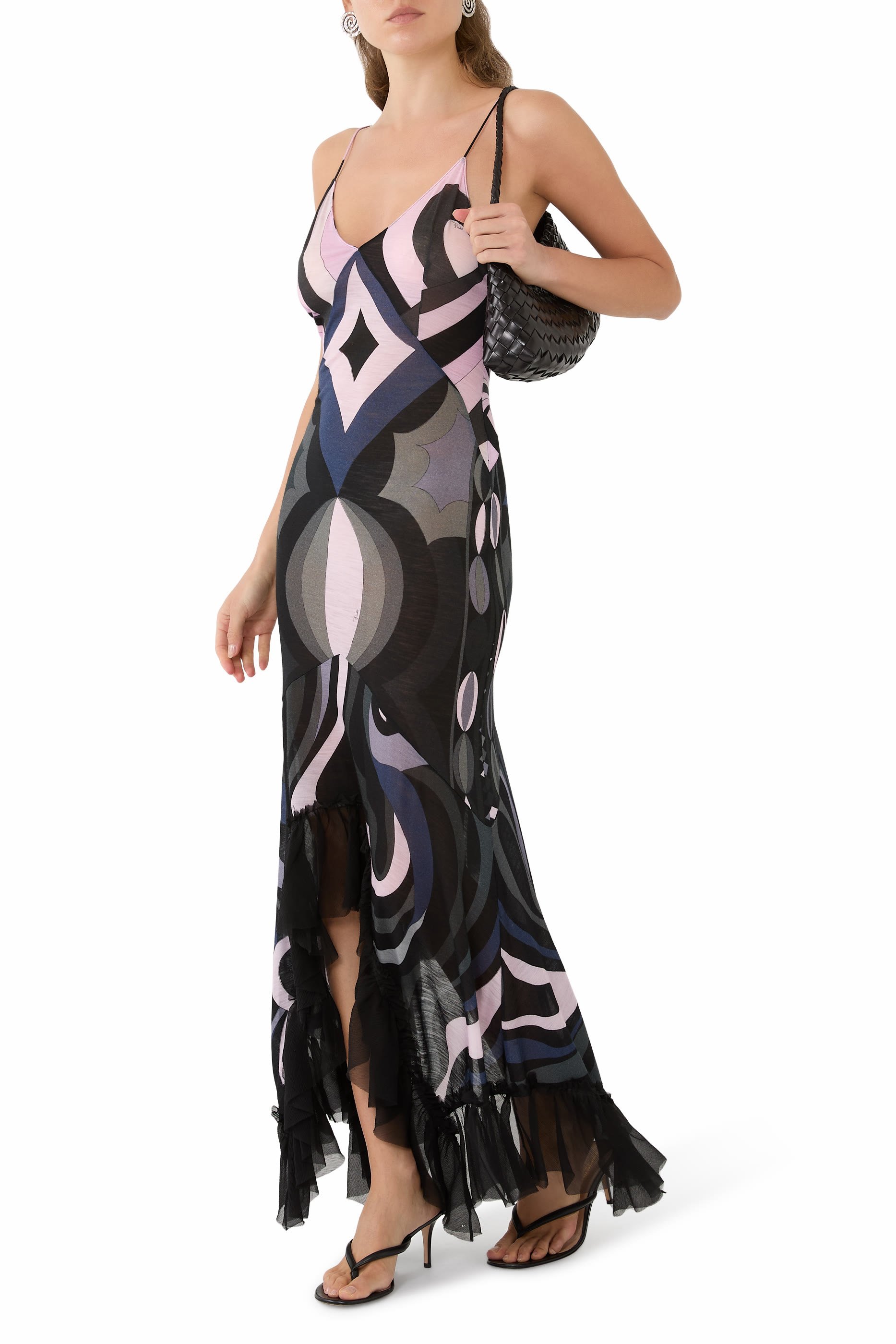 فستان بياقة V ونقشة ايريد