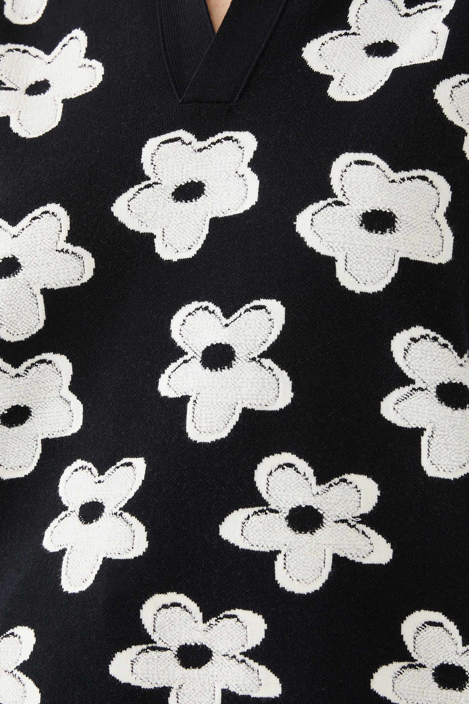 قميص بولو بزهور جاكار