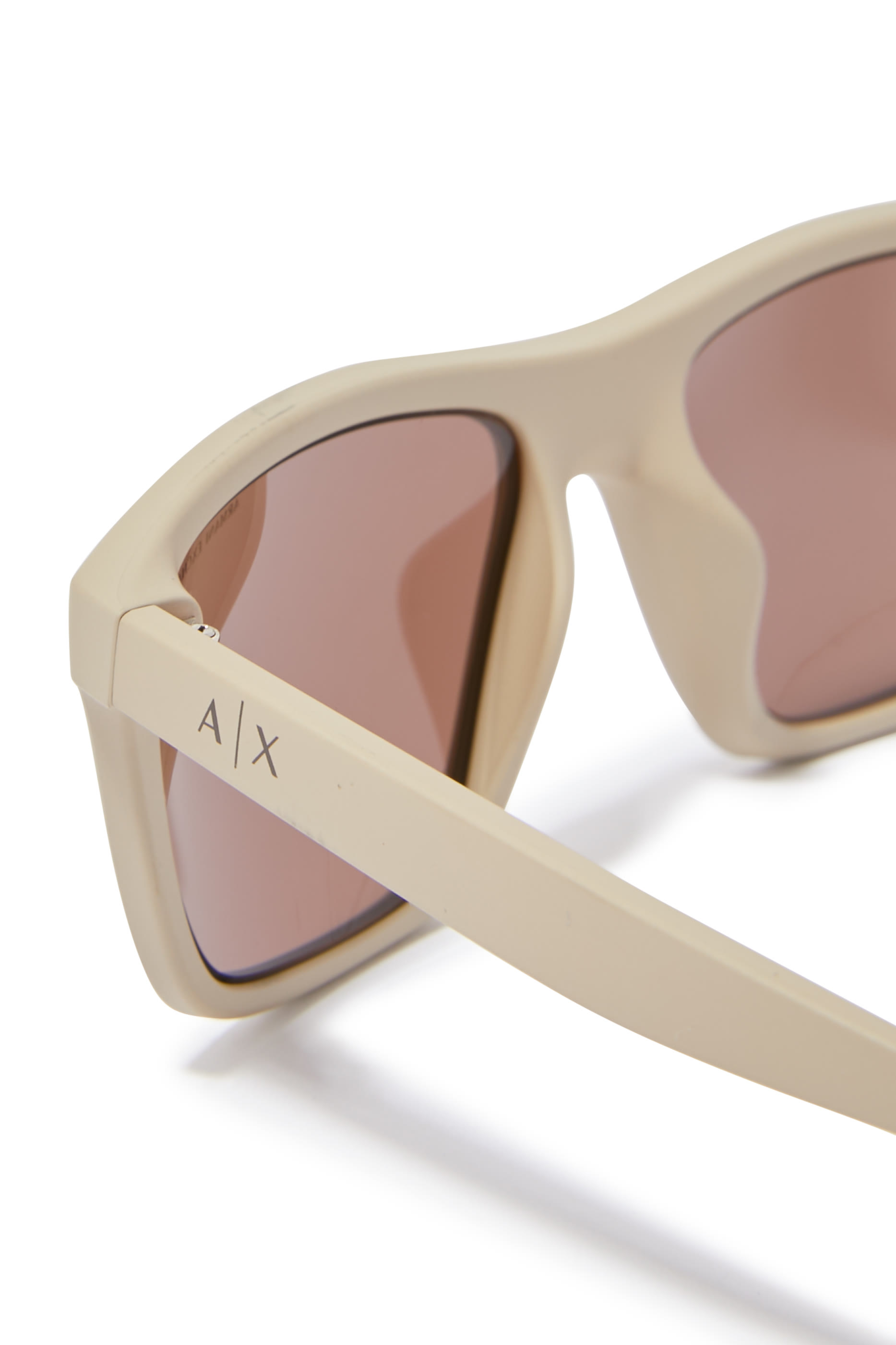 نظارة شمسية بإطار بتصميم حرف D