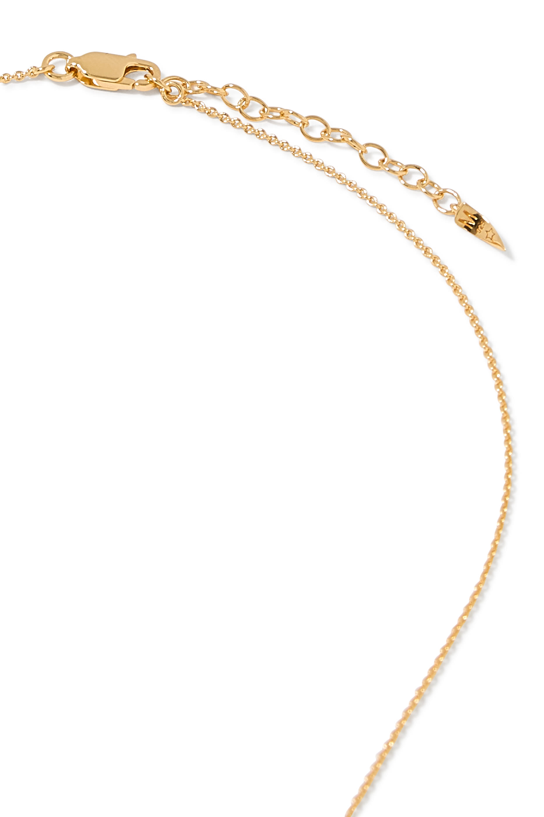 قلادة بدلاية صغيرة بتصميم حرف اتش بحواف متموجة منصهرة، فضة استرلينية معاد تدويرها مطلية بذهب عيار 18