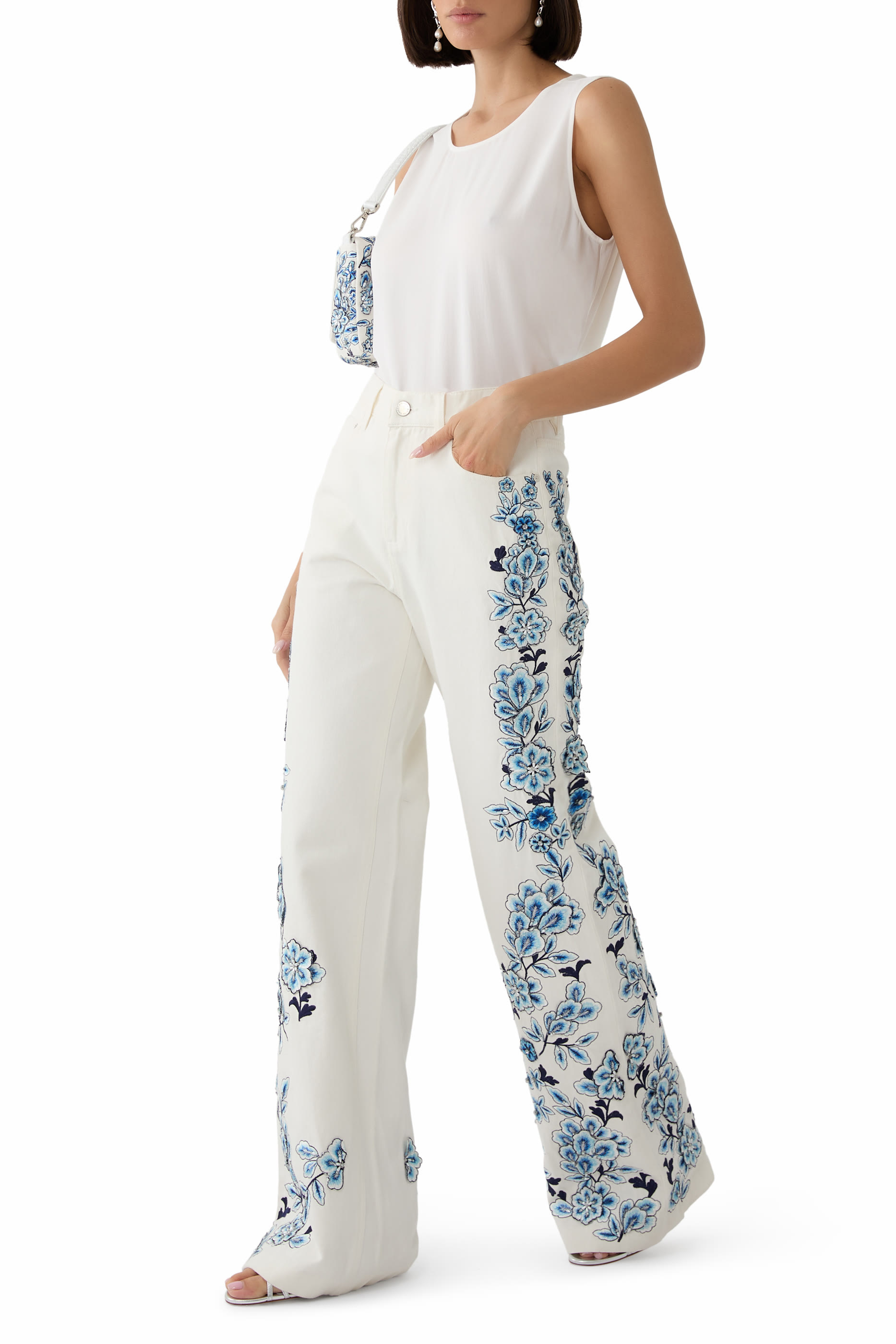 بنطال جينز ويزي مطرز