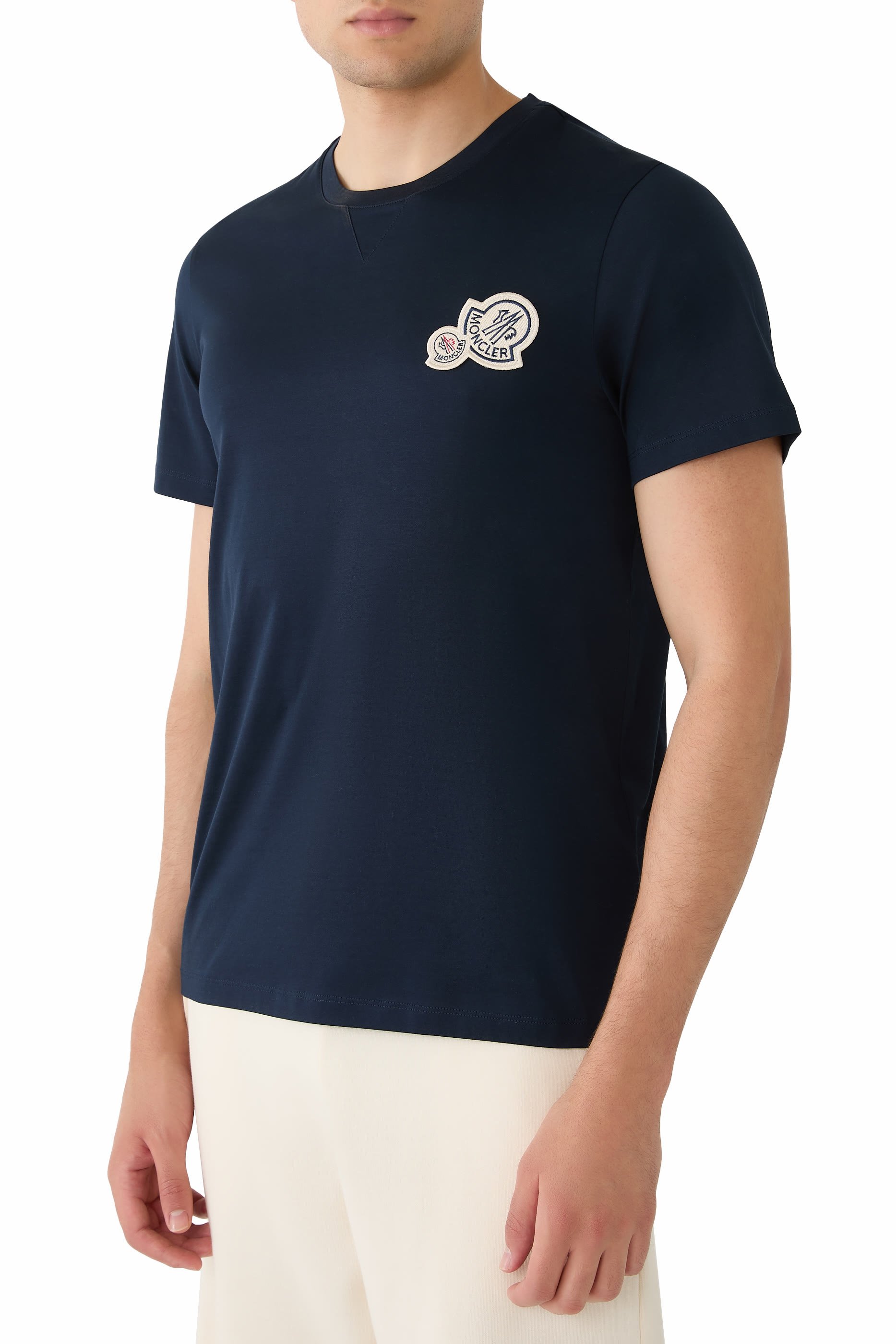 تيشيرت بأكمام قصيرة