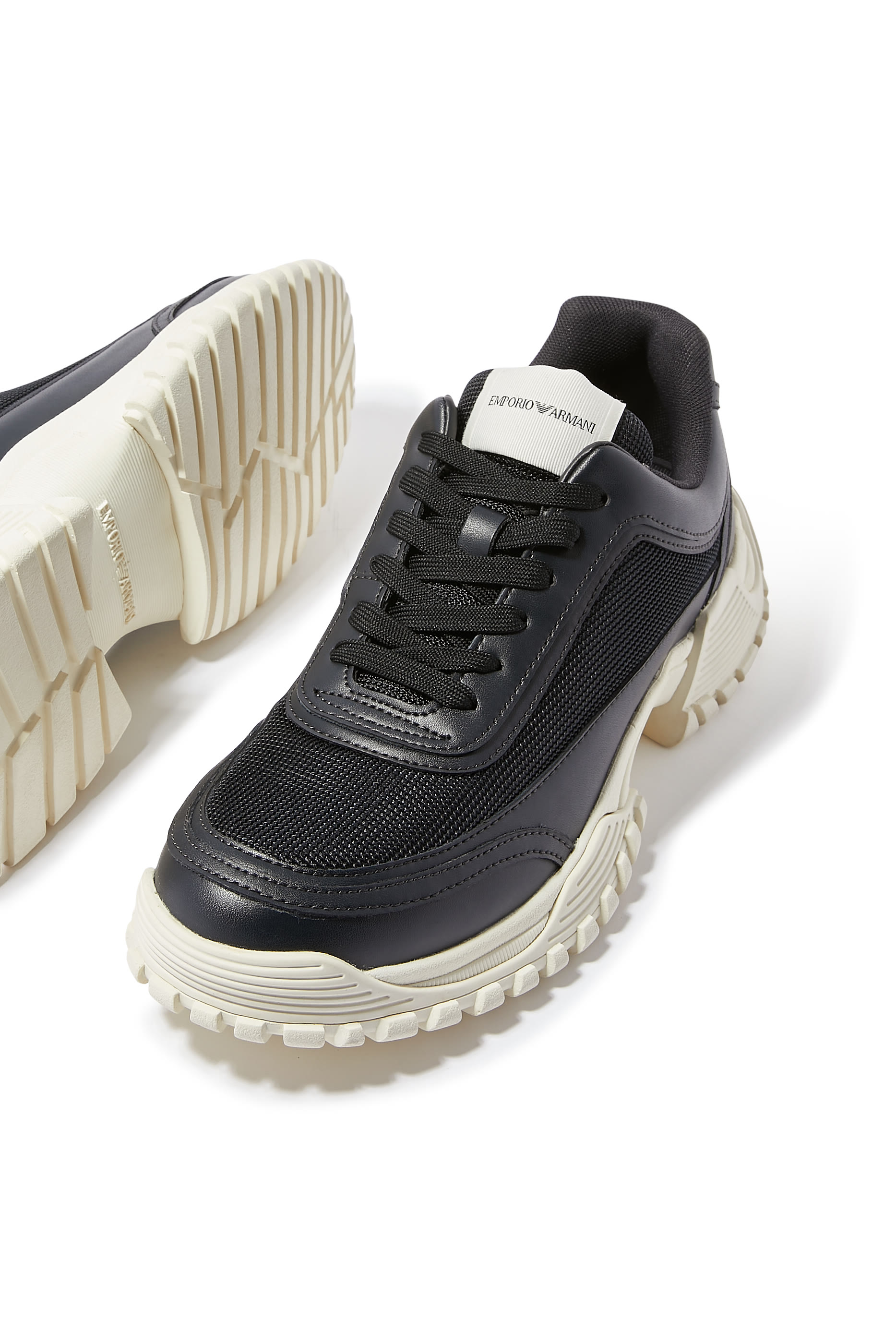 سنيكرز جلد وقماش شبكي بنعل سميك