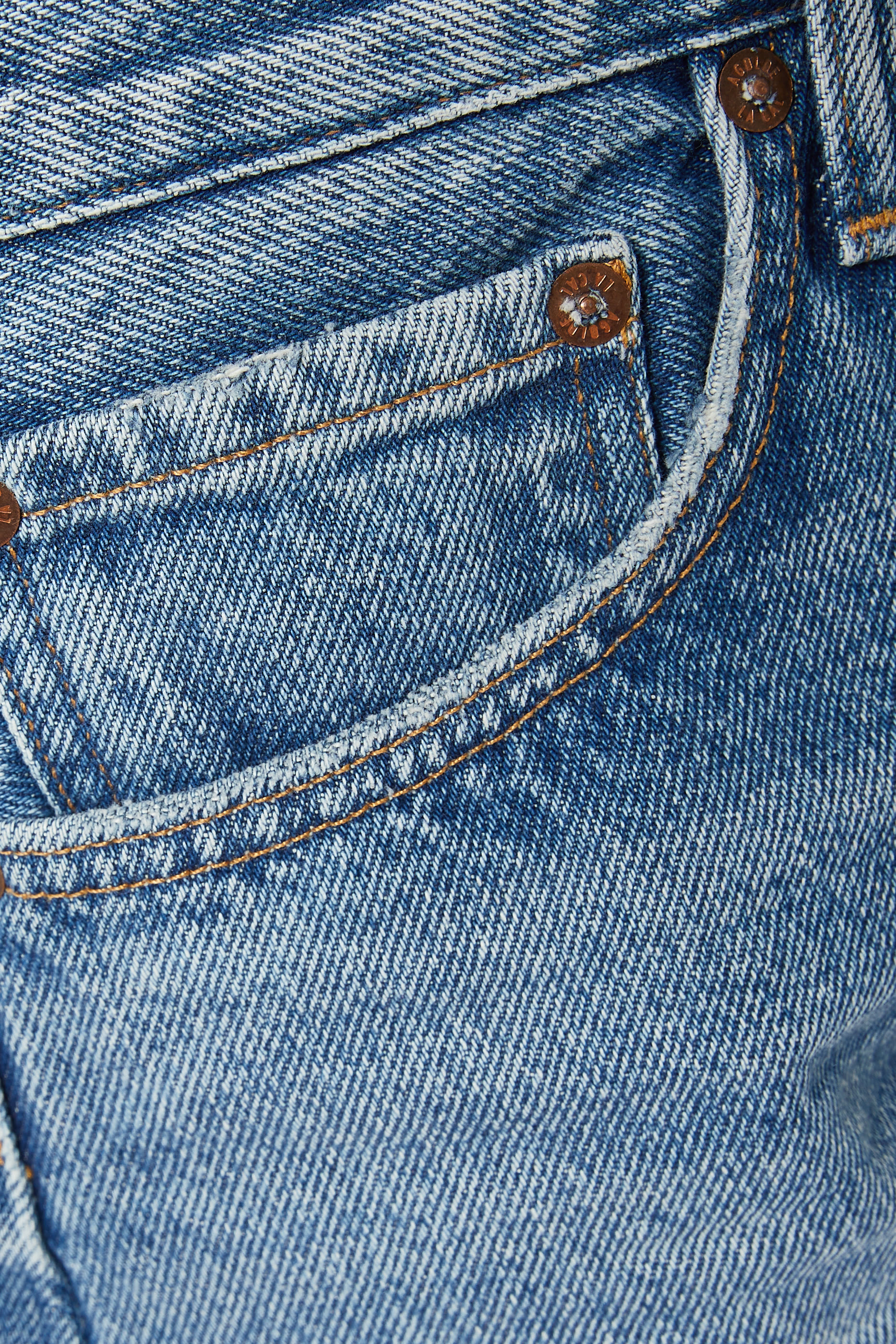 شورت باركر بحافة غير محاكة