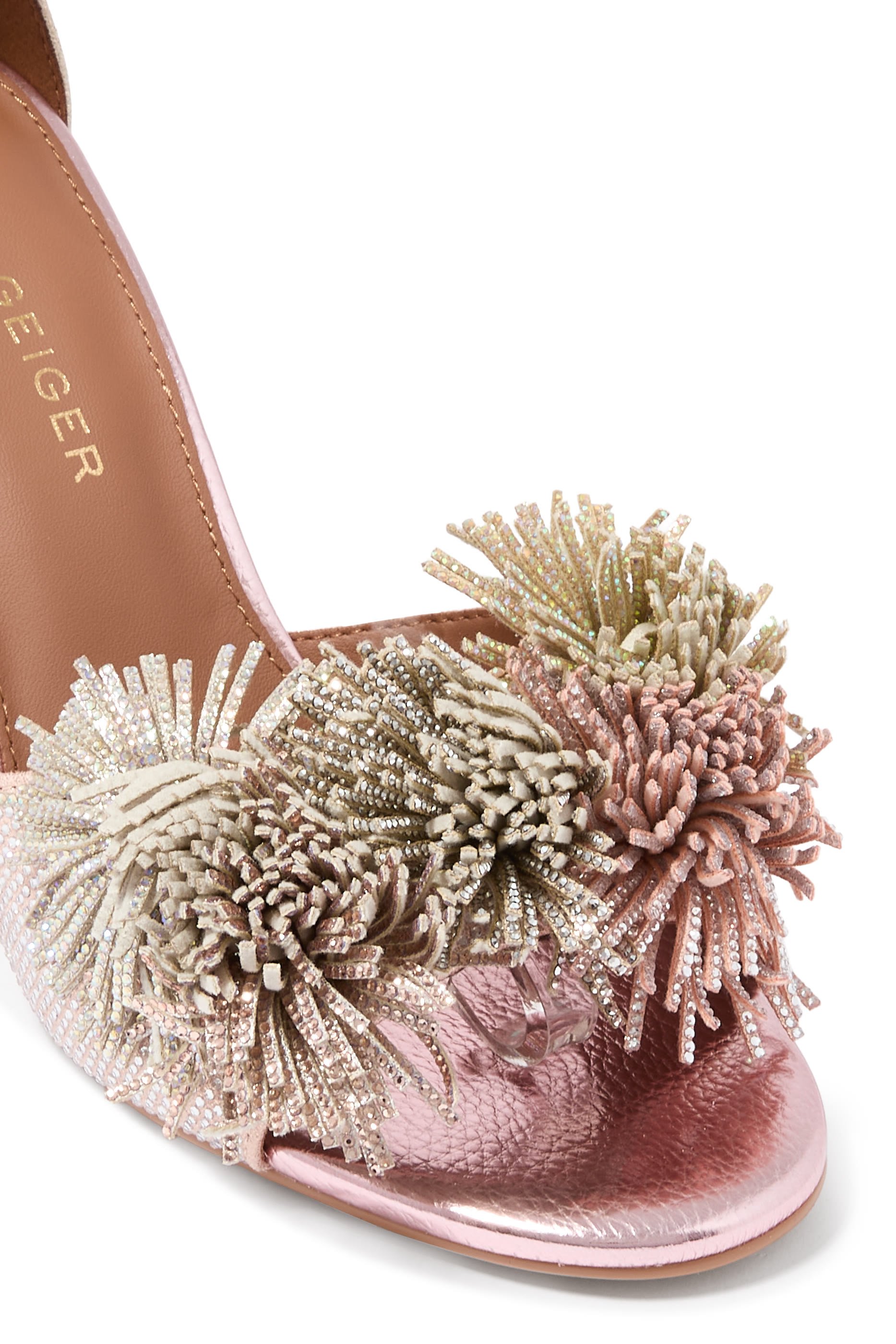 صندل بأربطة حول الكاحل 70 بزخارف بوم بوم