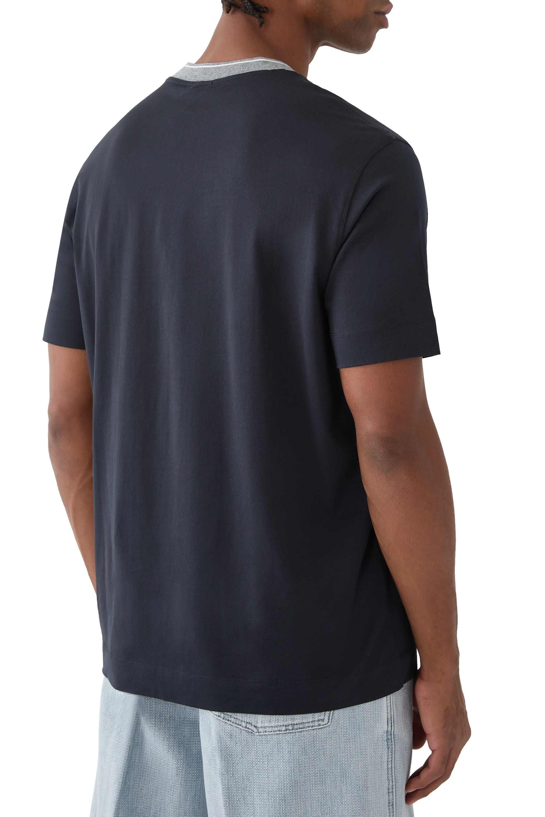 تيشيرت بأكمام قصيرة