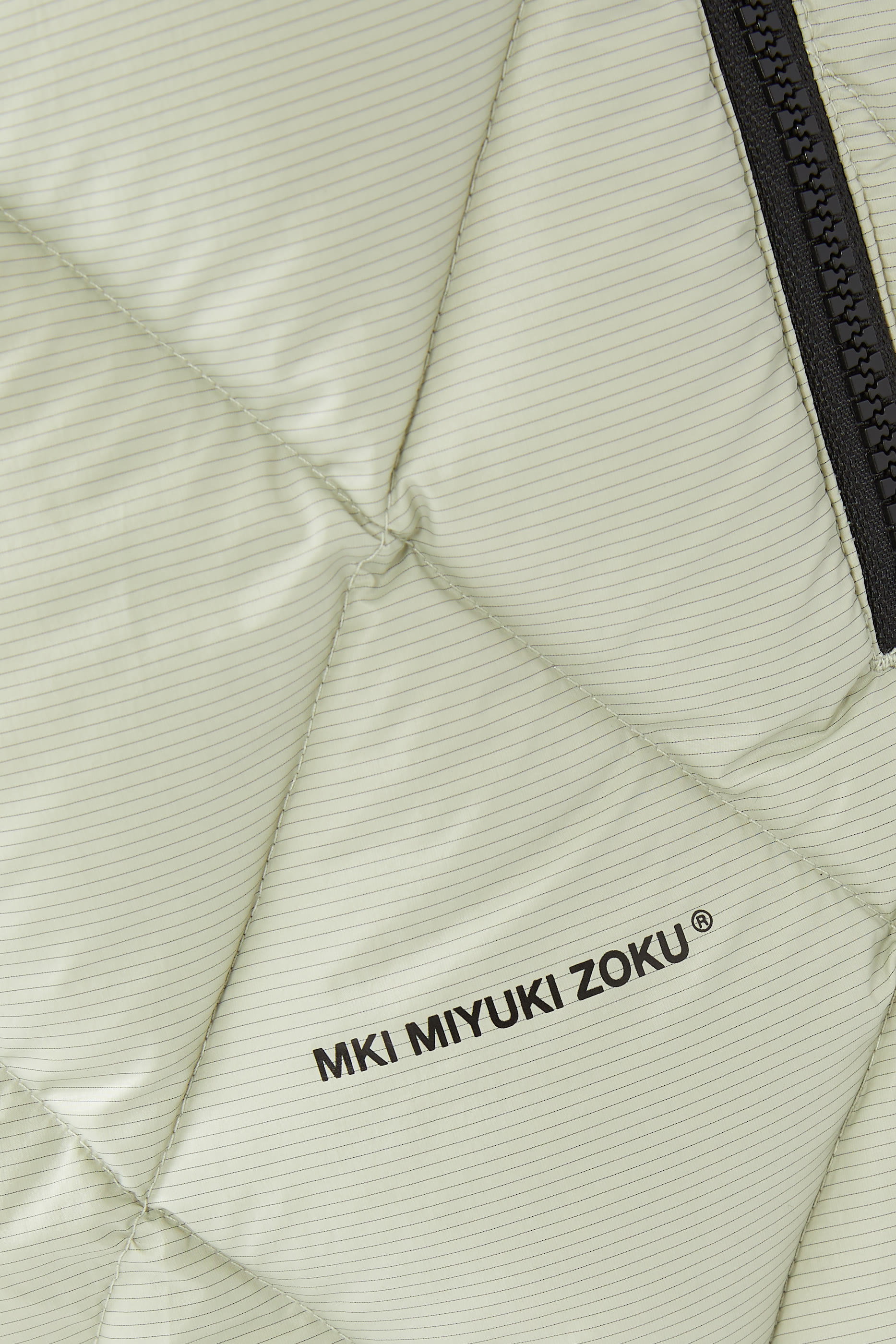 بنطال رياضي بتصميم مبطن بالزغب بنقشة معينات وشعار Mki