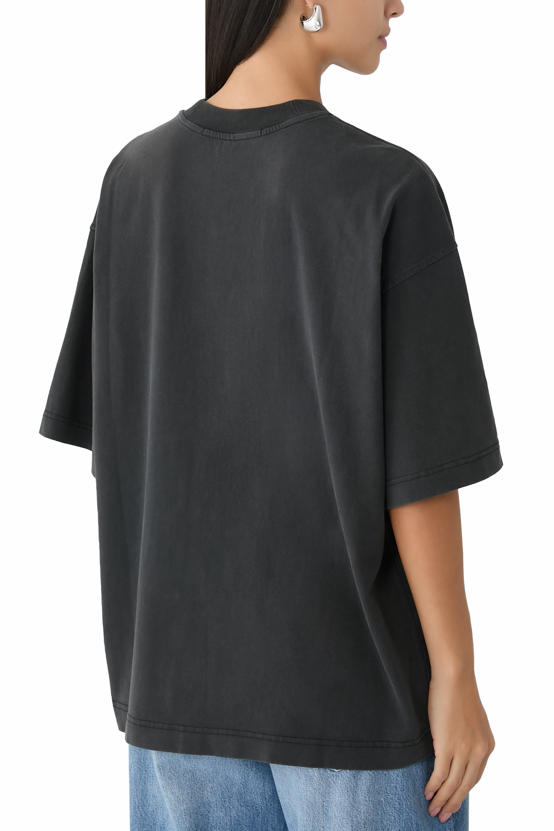 تيشيرت بطبعة شعار البطارية غرافيكية