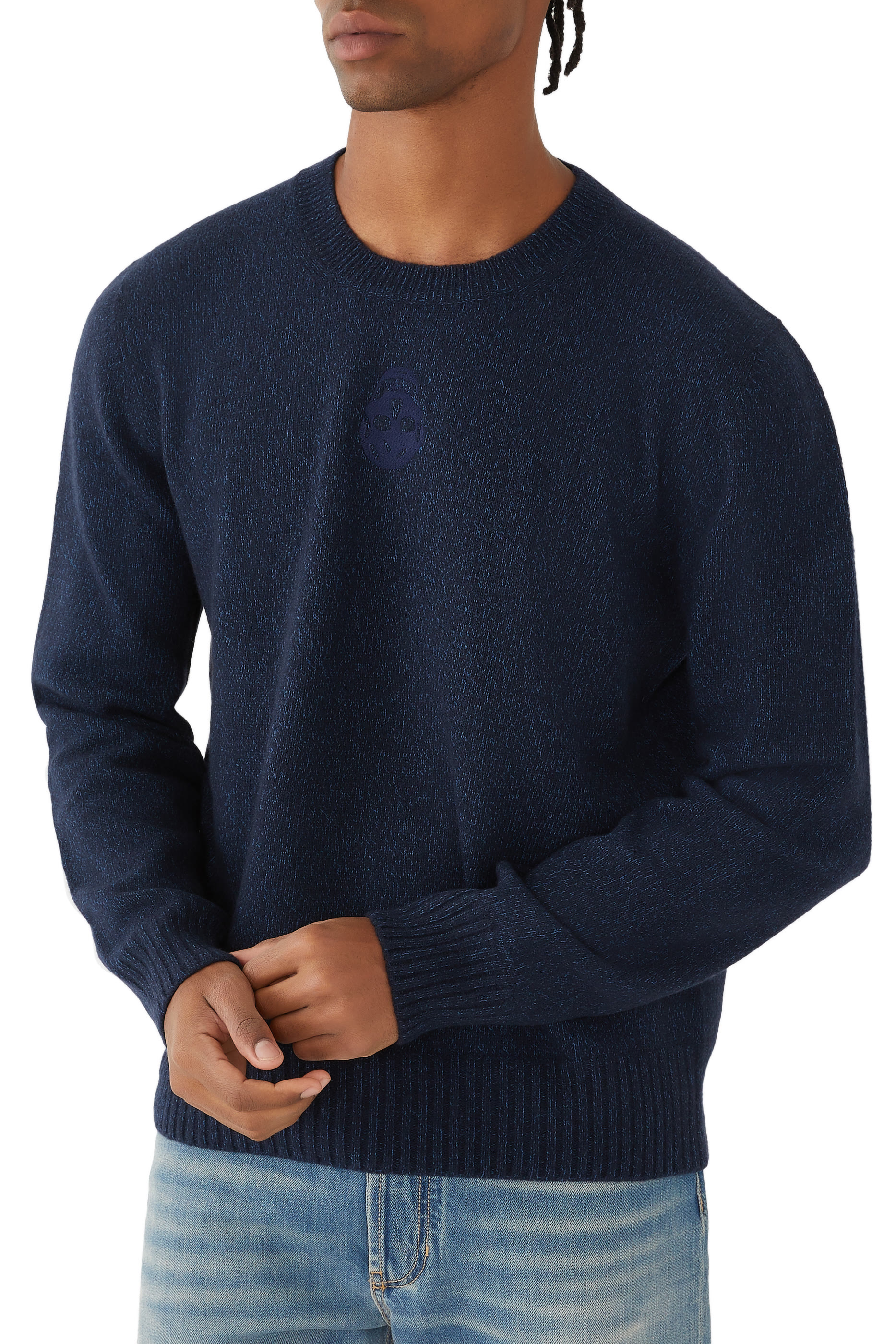 كنزة بطبعة جمجمة