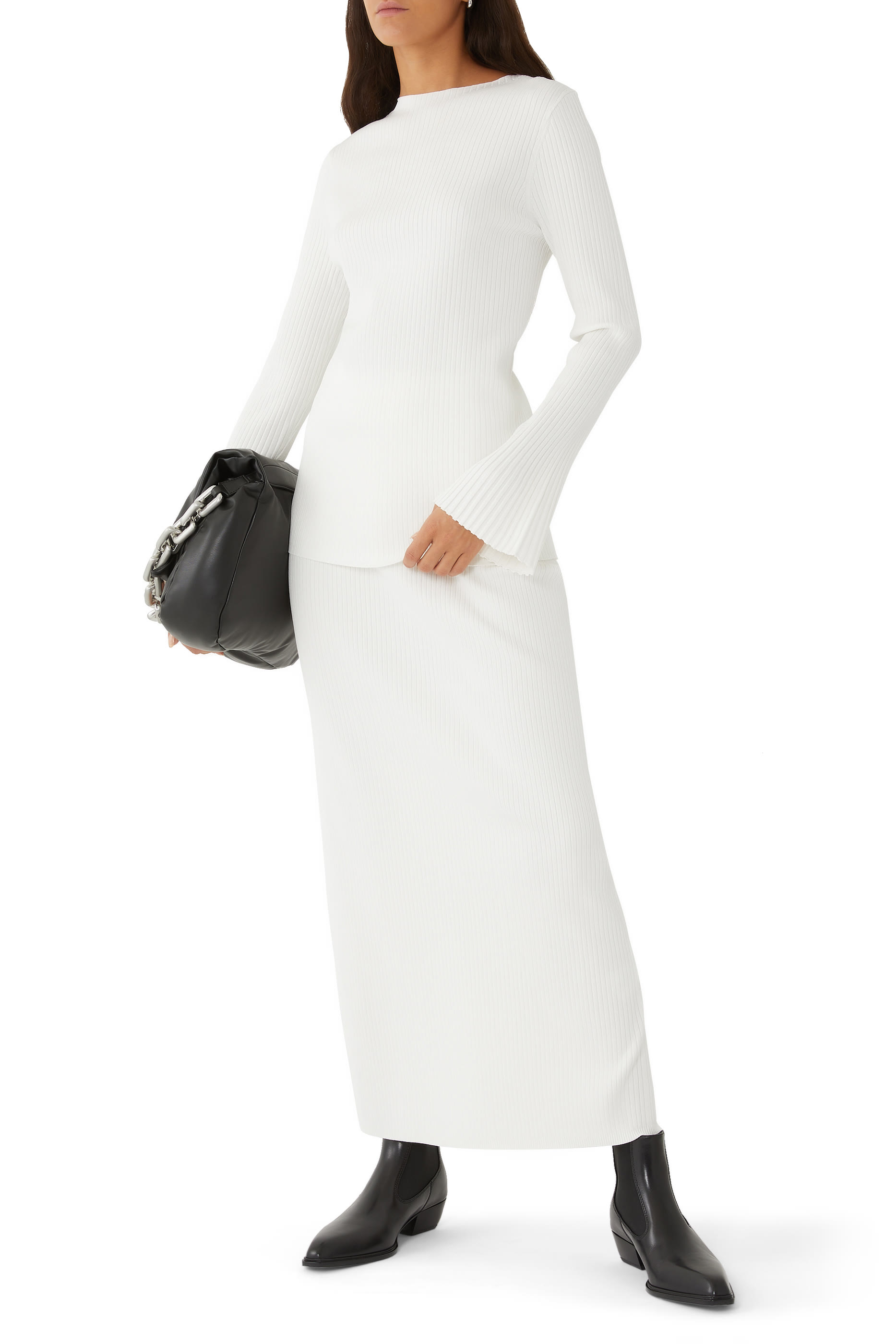 بلوزة بأكمام طويلة وياقة ضيقة