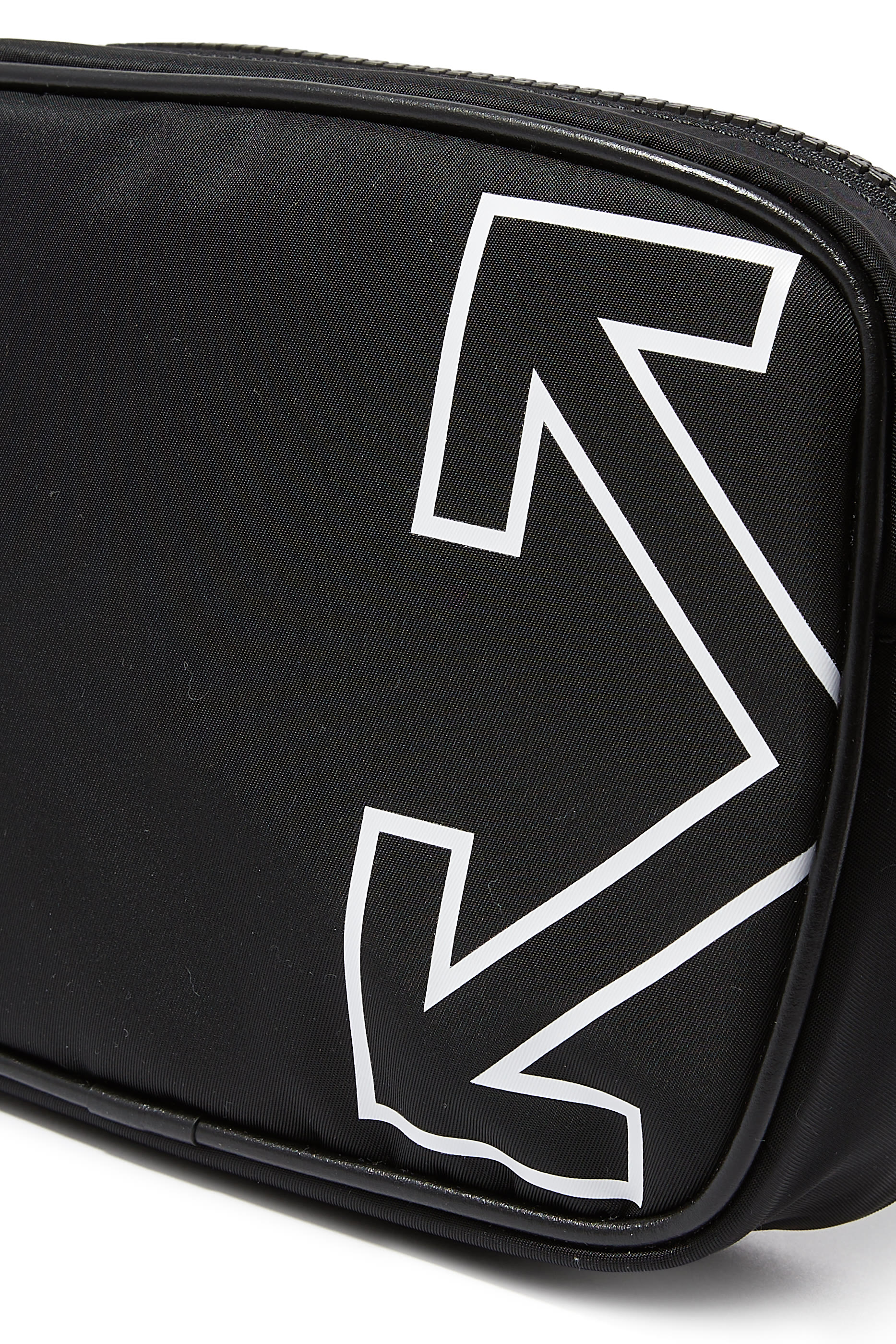 حقيبة مستحضرات العناية الشخصية بشعار الماركة