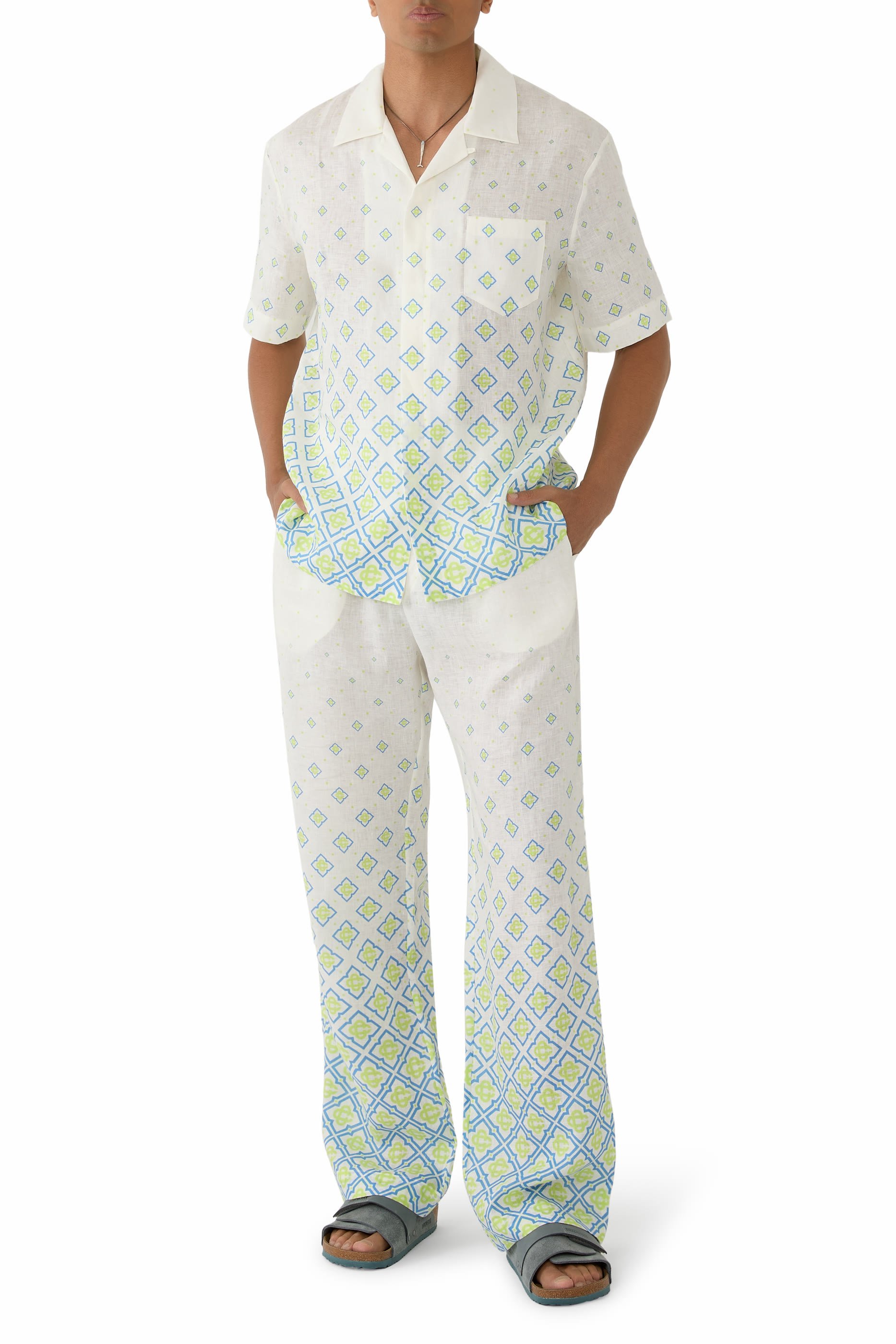 قميص بنقشة حرف شعار الماركة بلون متدرج كتان