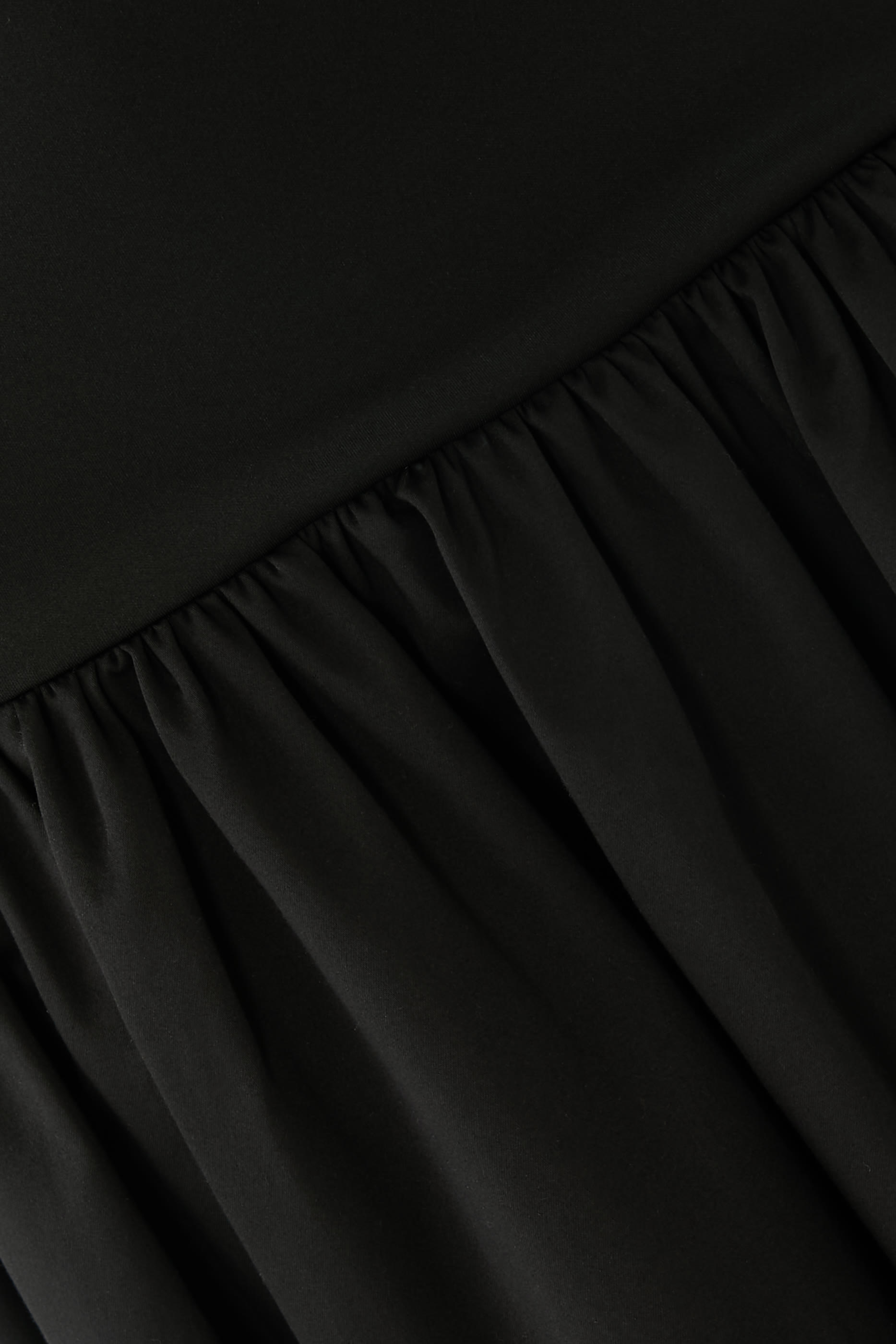 فستان أوريانا متوسط الطول بخصر منخفض