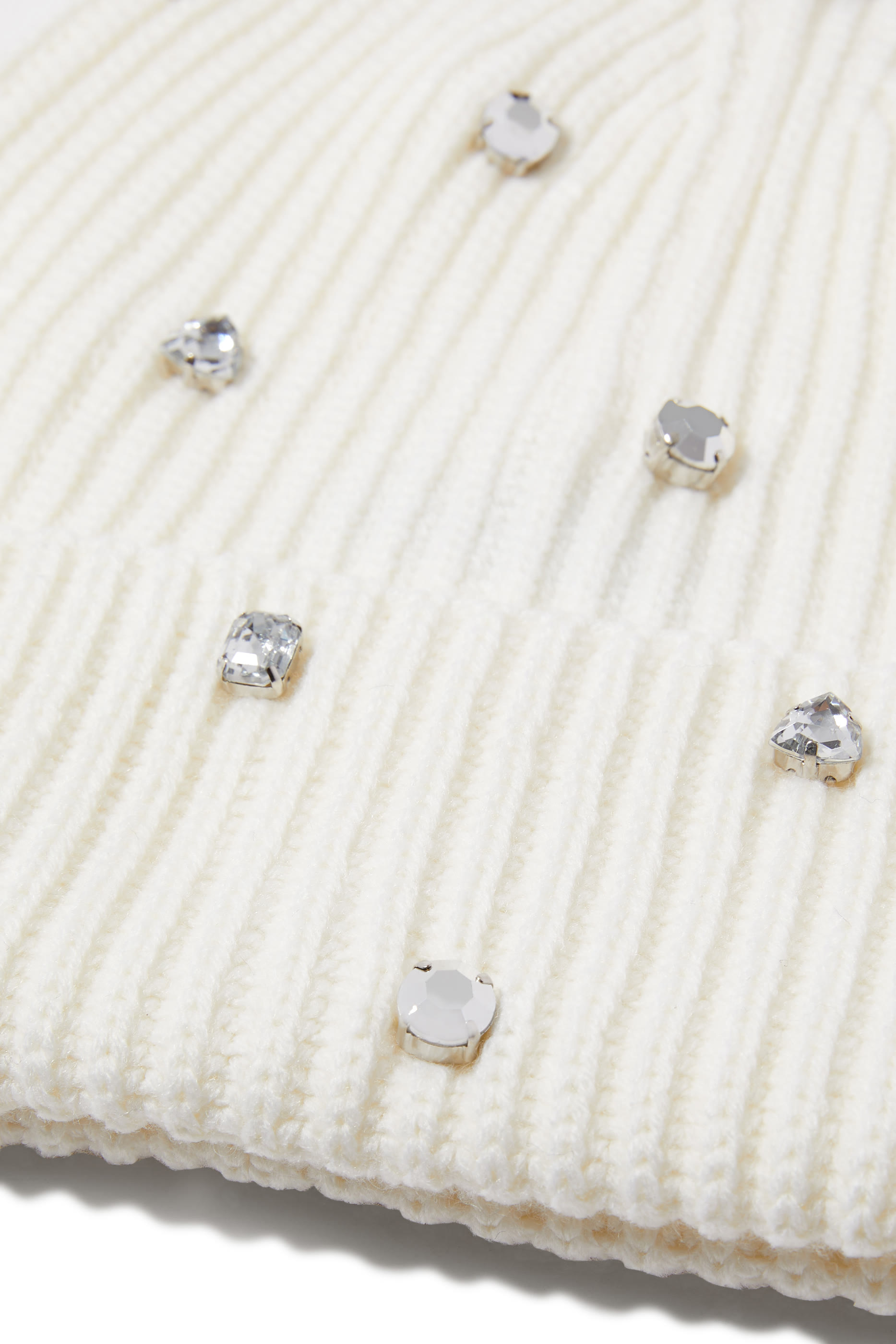 قبعة بيني مزخرفة