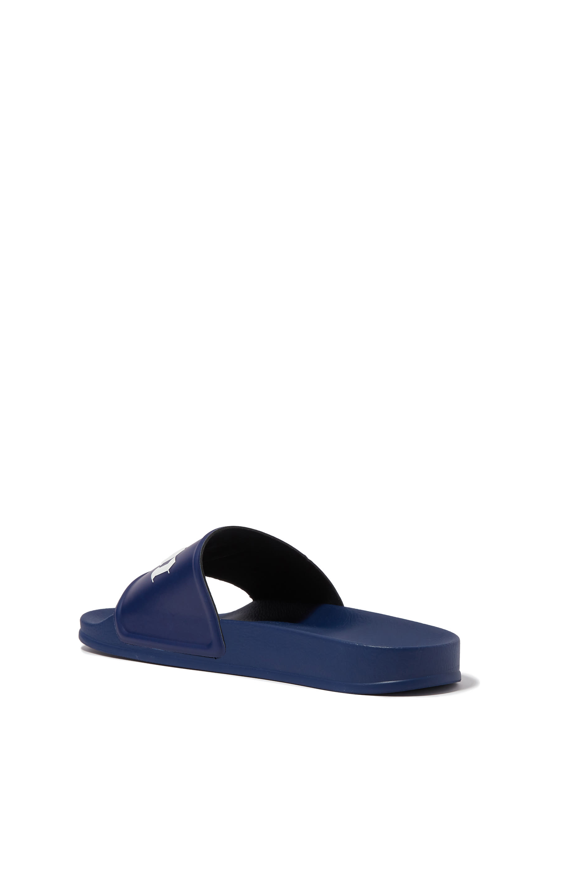 حذاء مفتوح بطبعات شعار الماركة