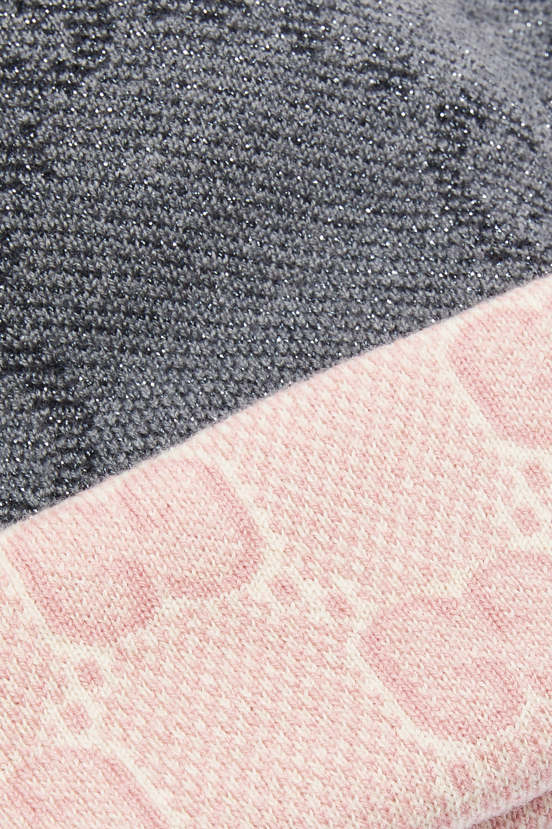 قبعة صوف بنقشة حروف الماركة بوجهين لأطفال