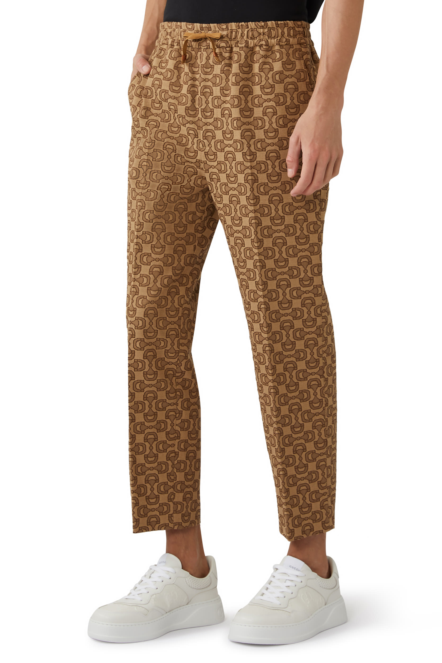 بنطال مزين بحروف شعار الماركة