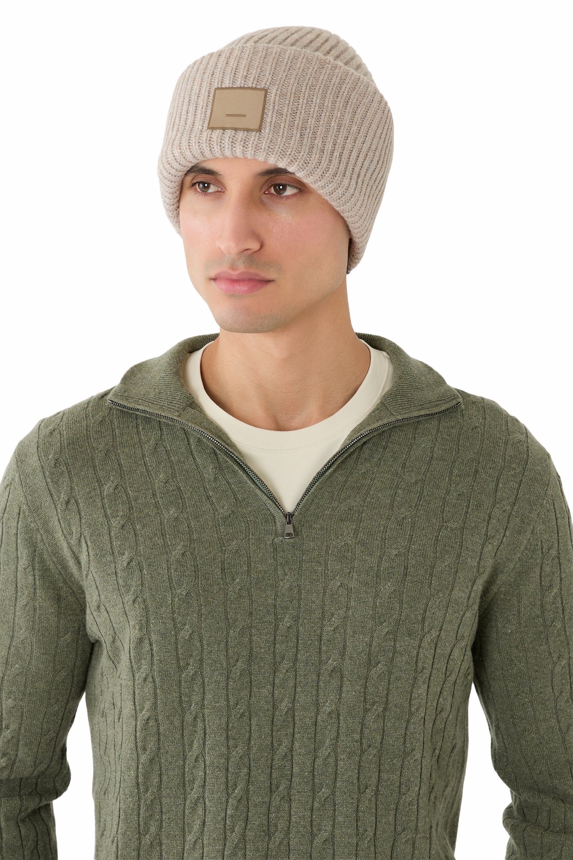 قبعة بيني برقعة كبيرة بتصميم شعار الماركة