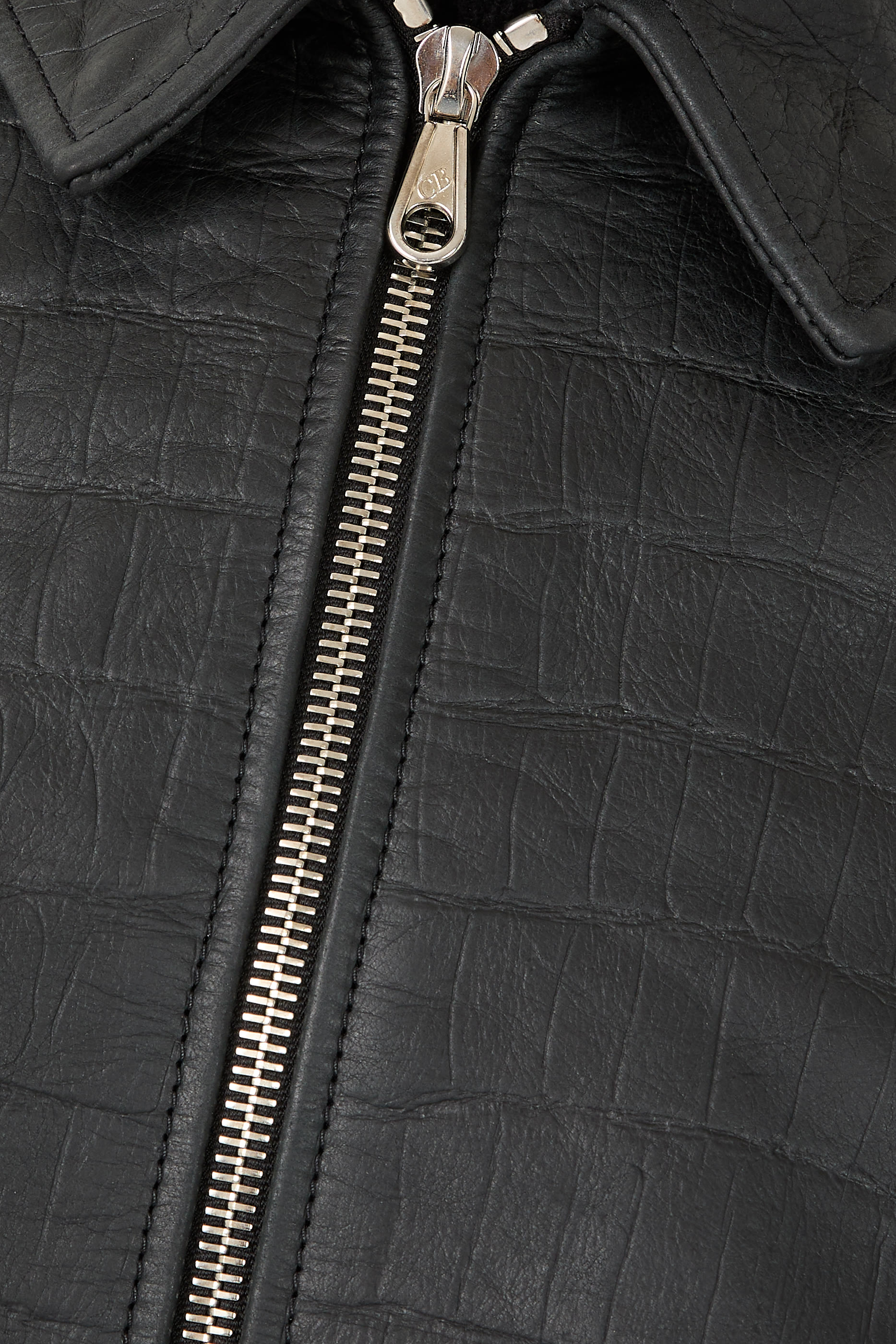 جاكيت بنقشة جلد تمساح