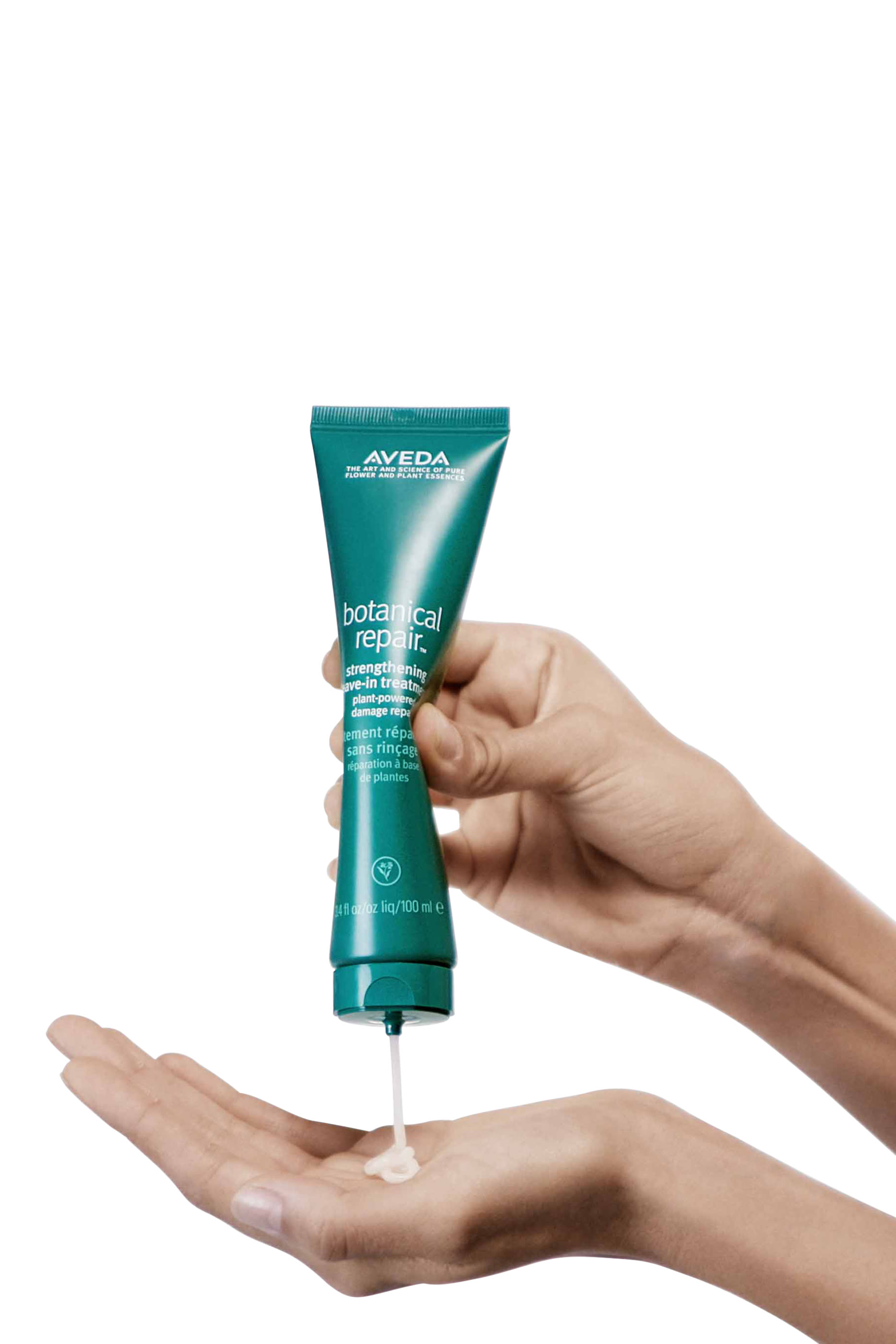 مستحضر علاجي بوتانيكال ريبير يترك على الشعر لتقويته