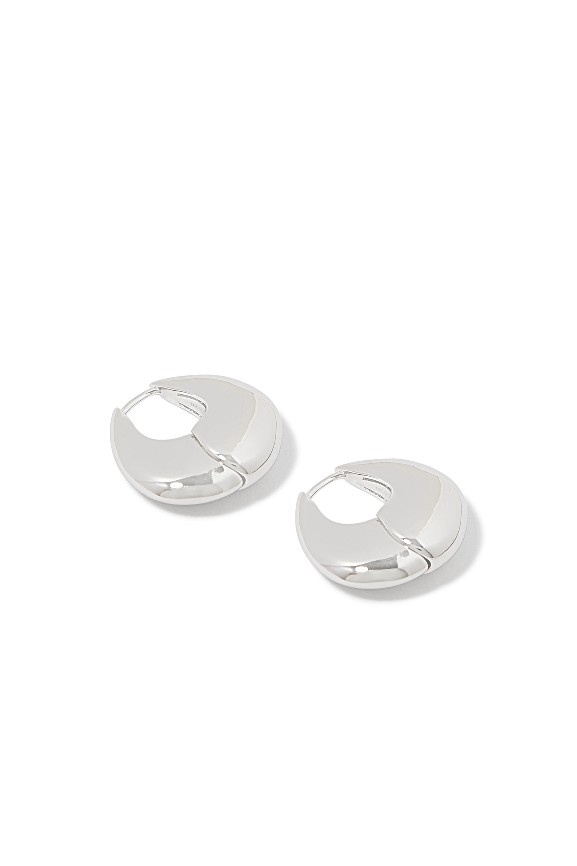 أقراط دائرية صغيرة بتصميم منحوت بارزة الملمس