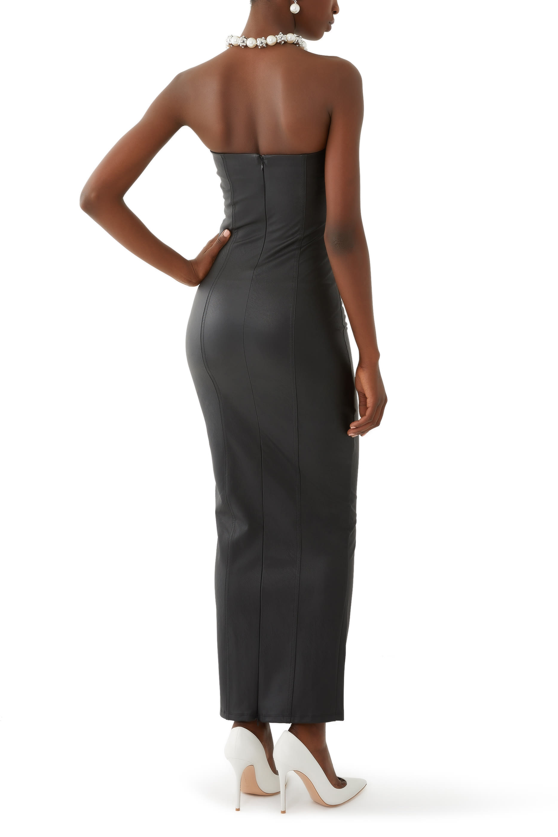 فستان طويل بقصة مستقيمة