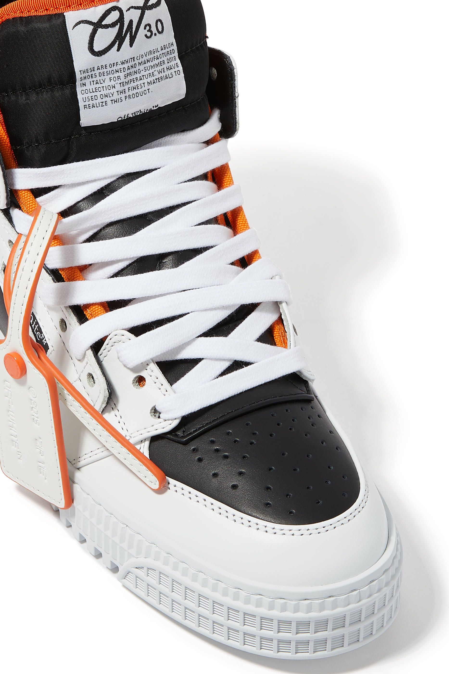 سنيكرز 3.0 اوف كورت جلد