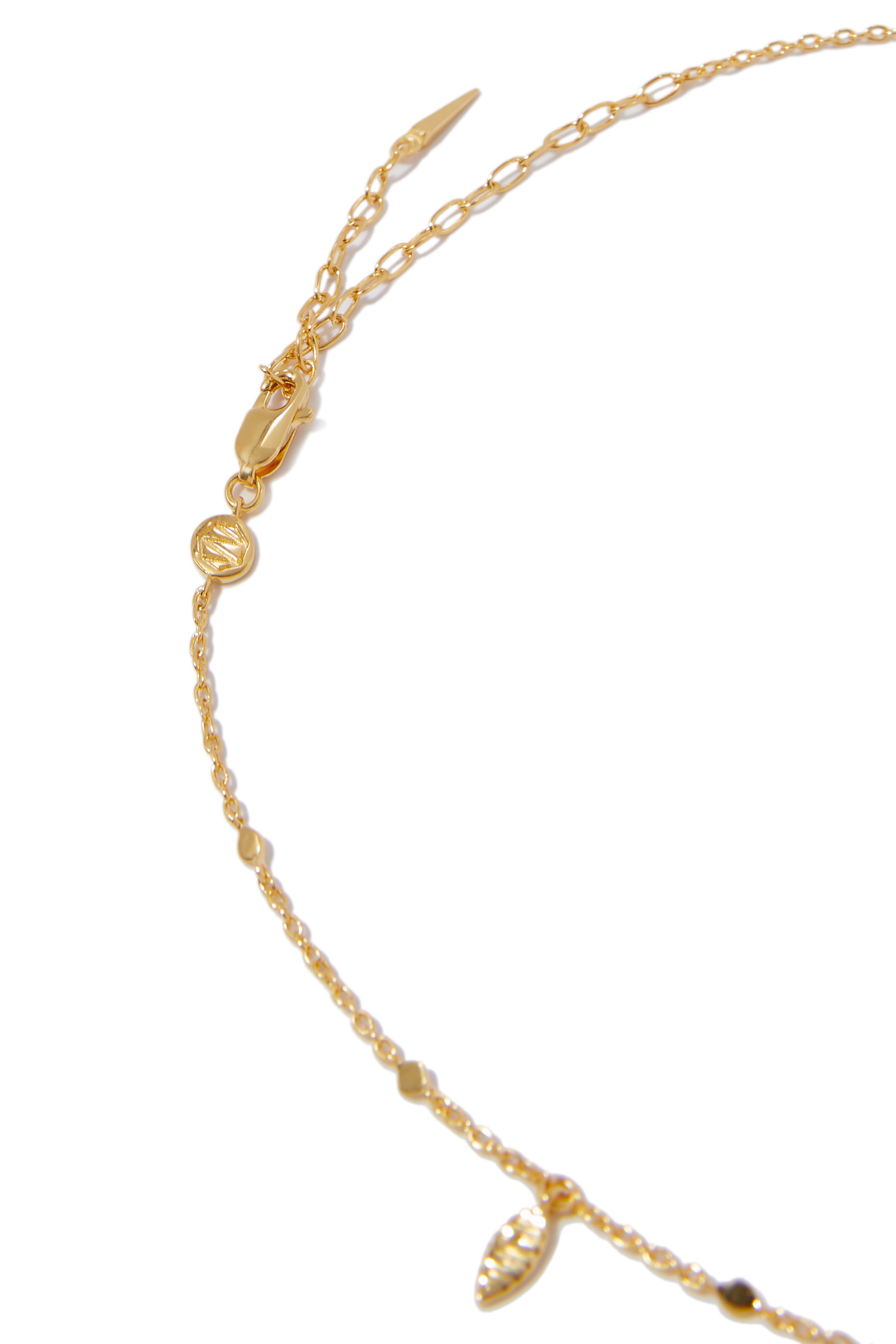 قلادة رقبة ذهبية مزينة بورق شجر