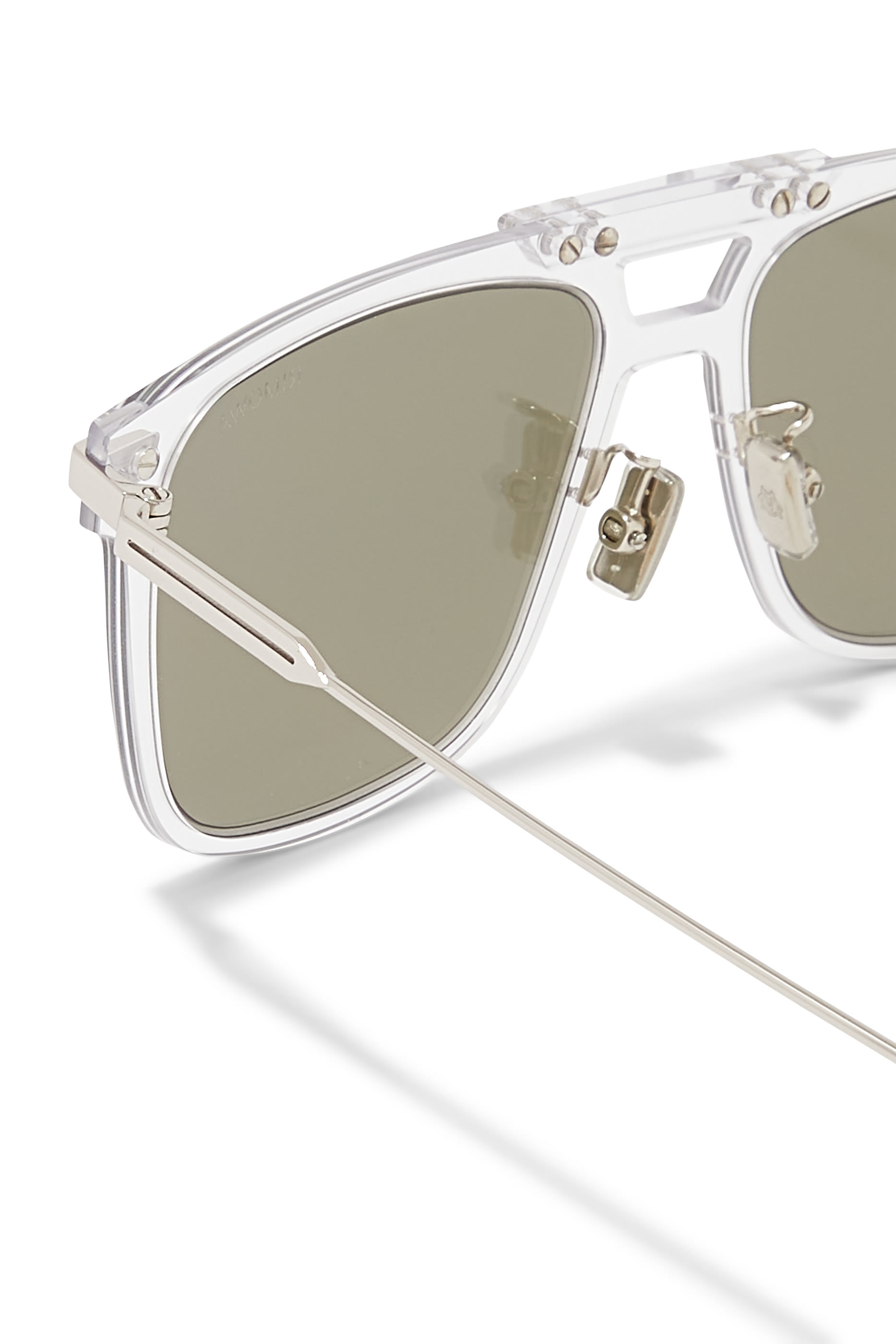 نظارة شمسية بإطار بتصميم حرف D