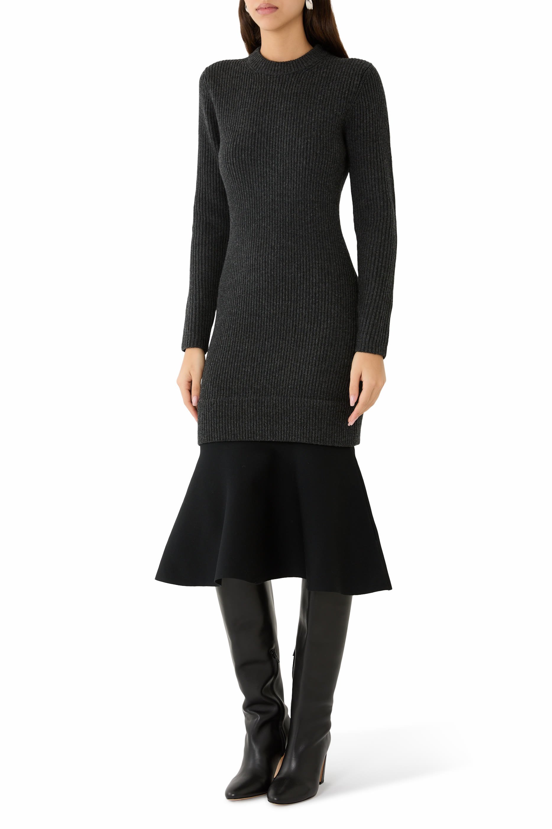 فستان بتصميم مضلع بأكمام طويلة