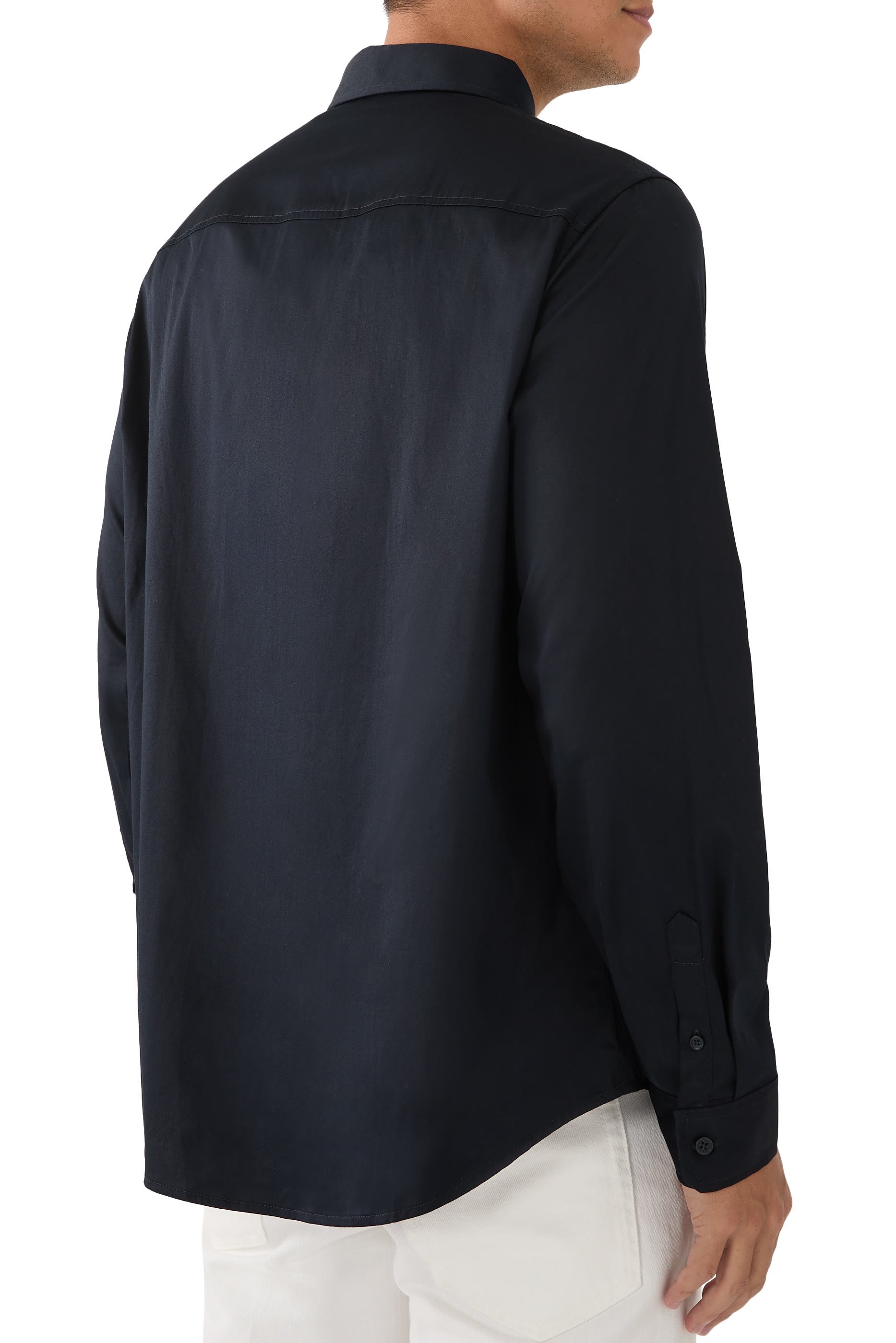 قميص بشعار الماركة