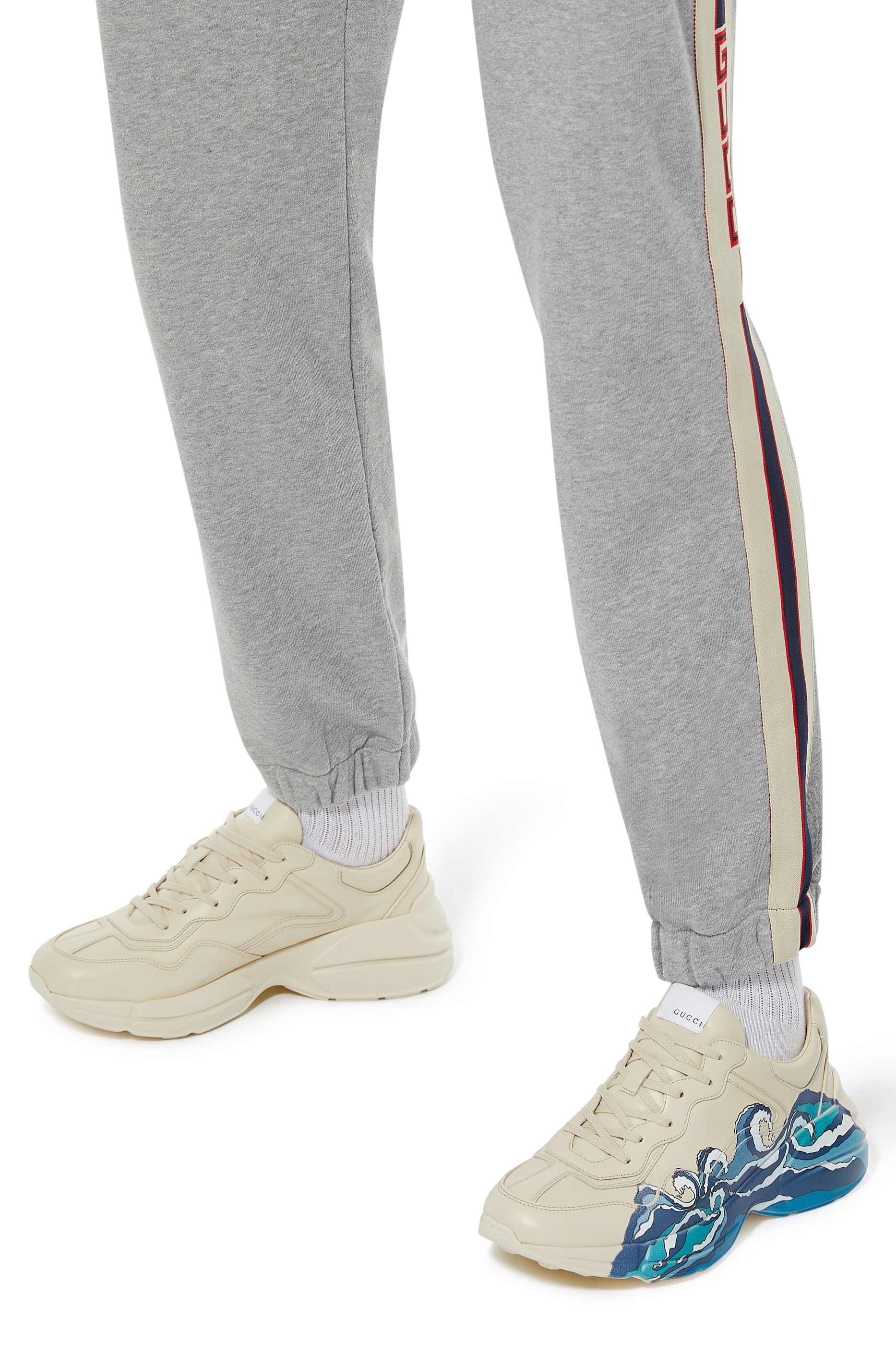 سنيكرز رايتون بطبعة أمواج